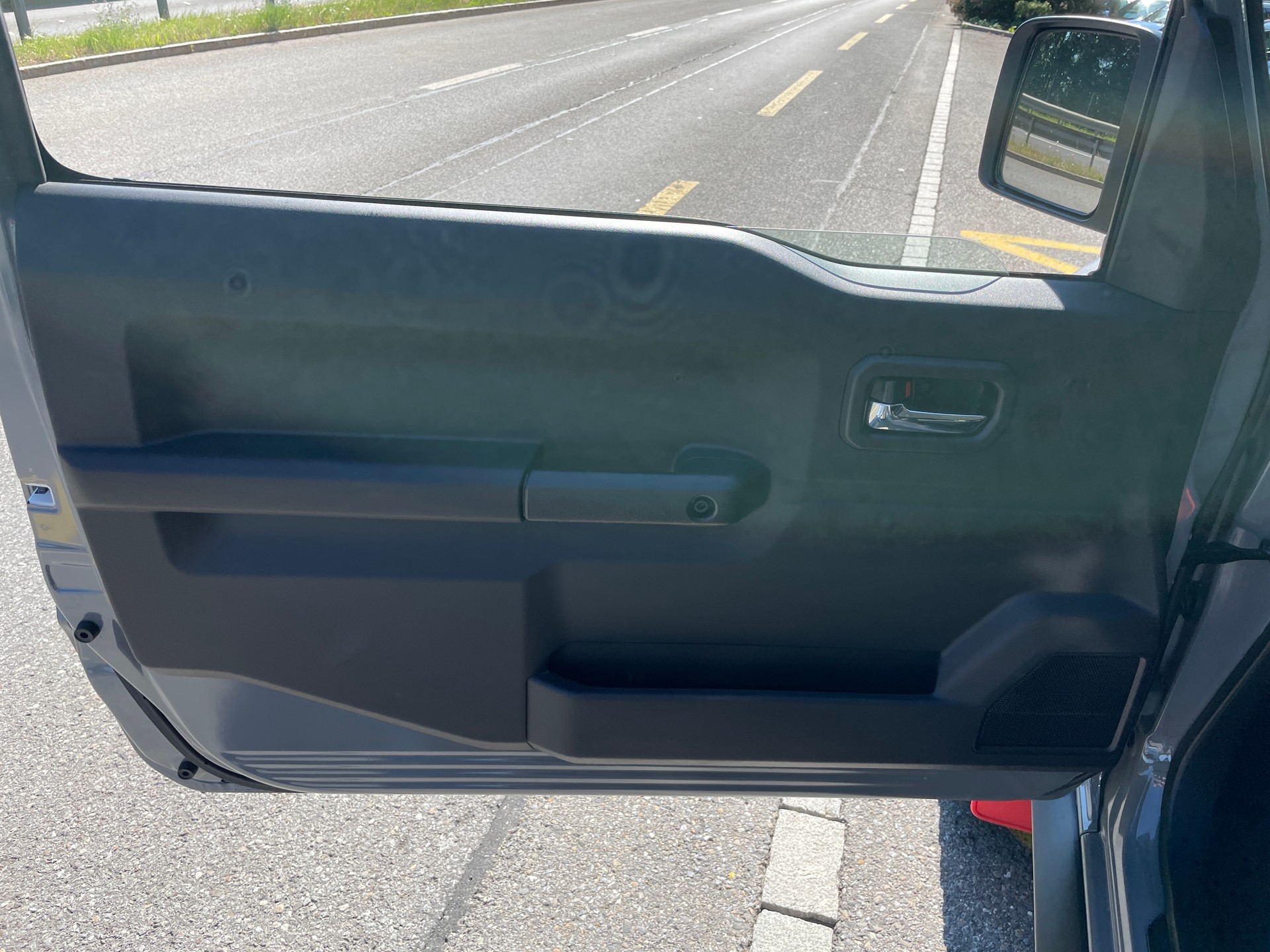 SUZUKI Jimny 1.5 Compact+ 4x4, Retro Editon mit Höherlegung und Offroadreifen-image-14