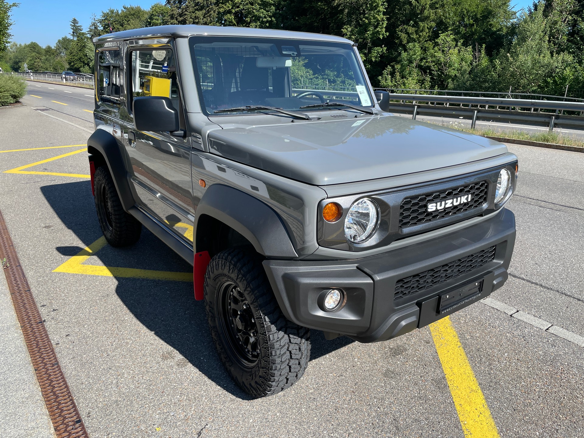 SUZUKI Jimny 1.5 Compact+ 4x4, Retro Editon mit Höherlegung und Offroadreifen-showroom-element-2