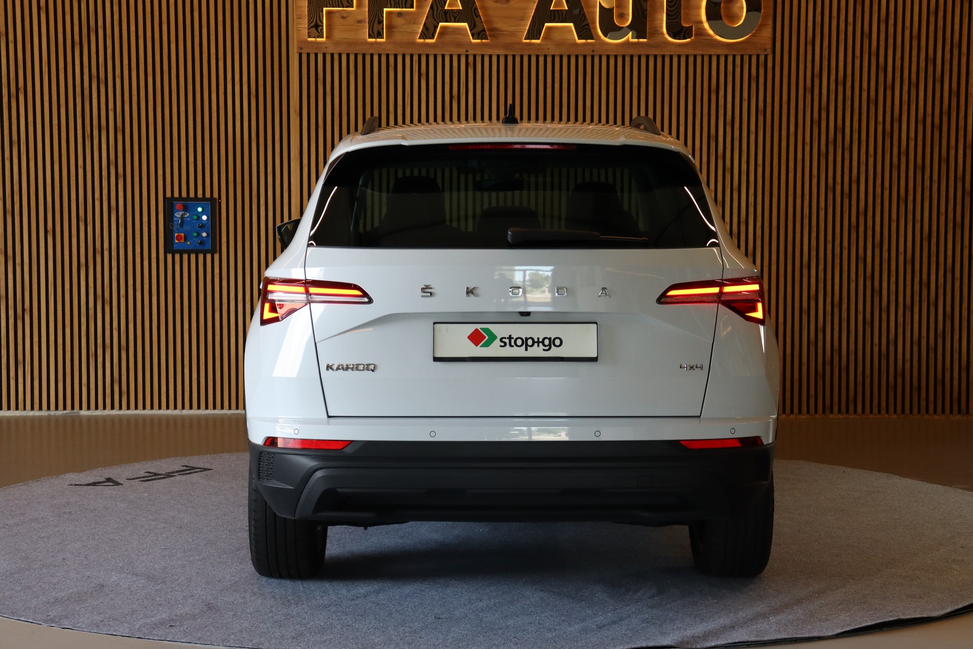 SKODA Karoq 2.0 TDI Style 4x4 DSG-image-8