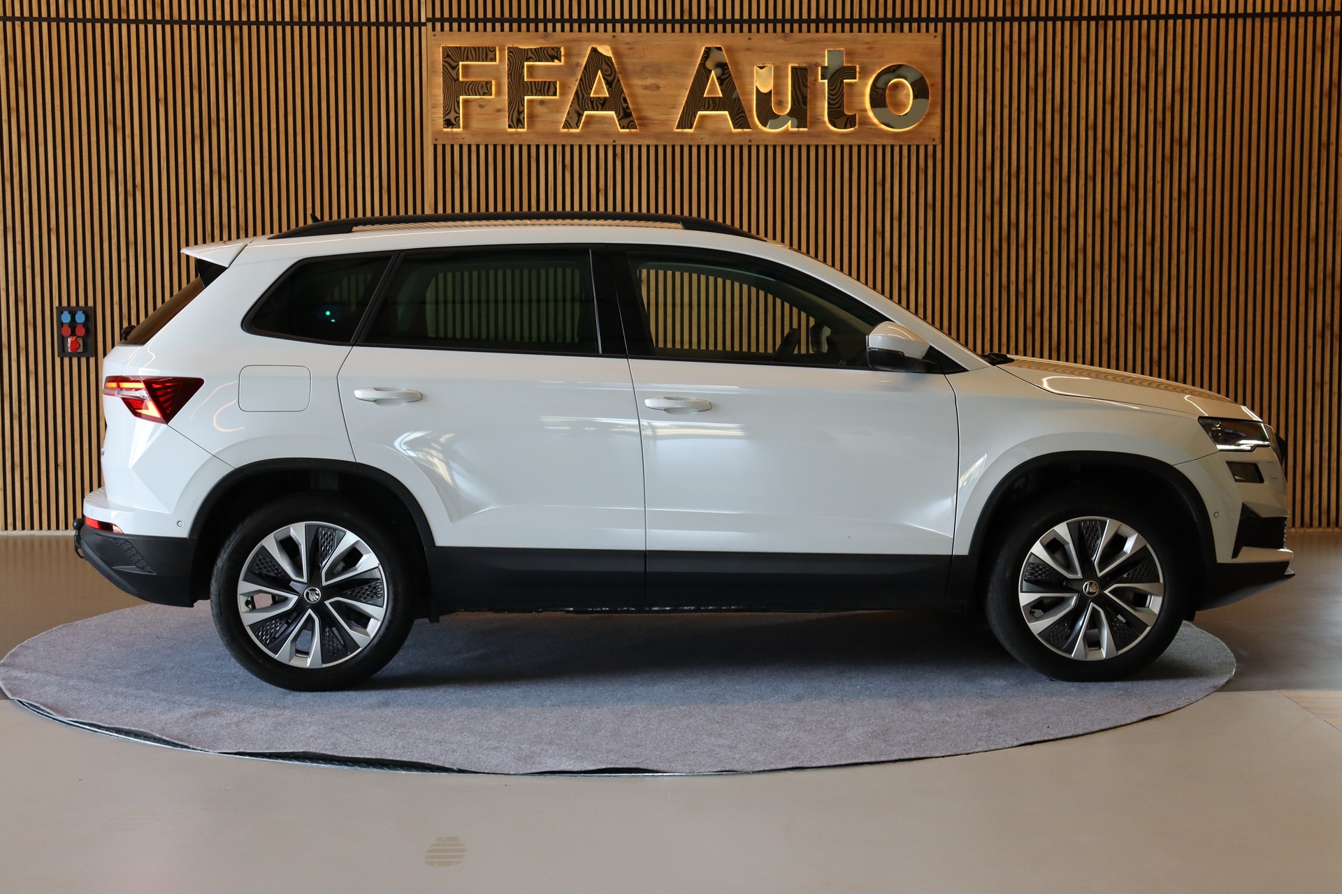 SKODA Karoq 2.0 TDI Style 4x4 DSG-image-4