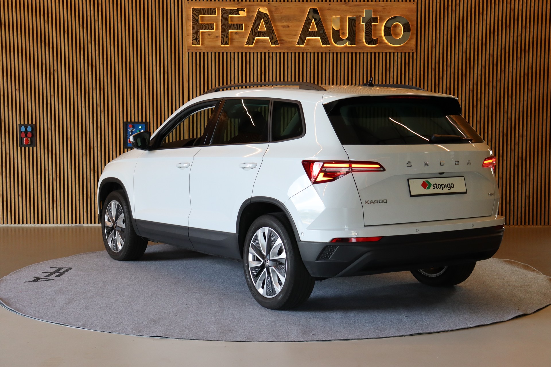 SKODA Karoq 2.0 TDI Style 4x4 DSG-image-9