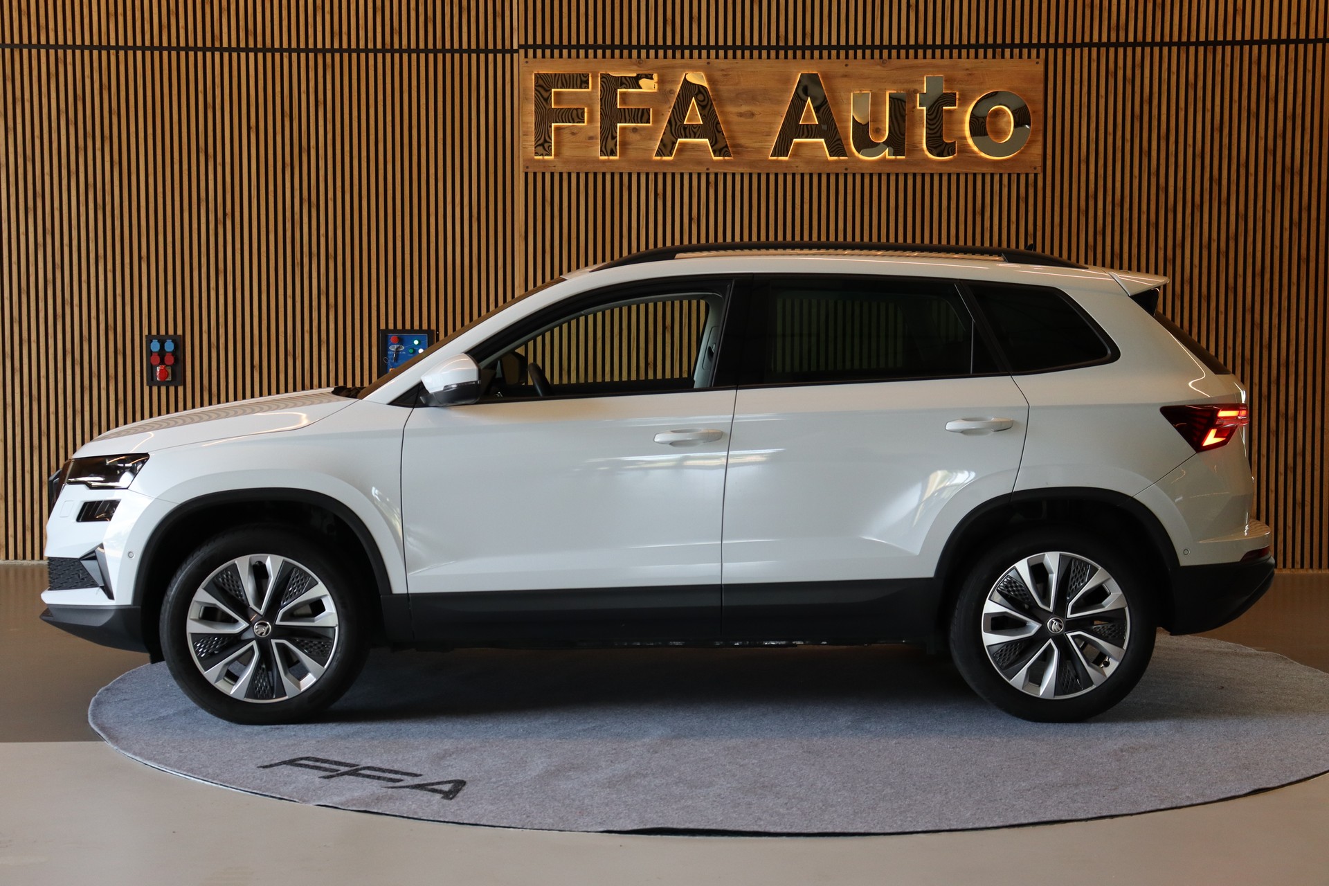 SKODA Karoq 2.0 TDI Style 4x4 DSG-image-10