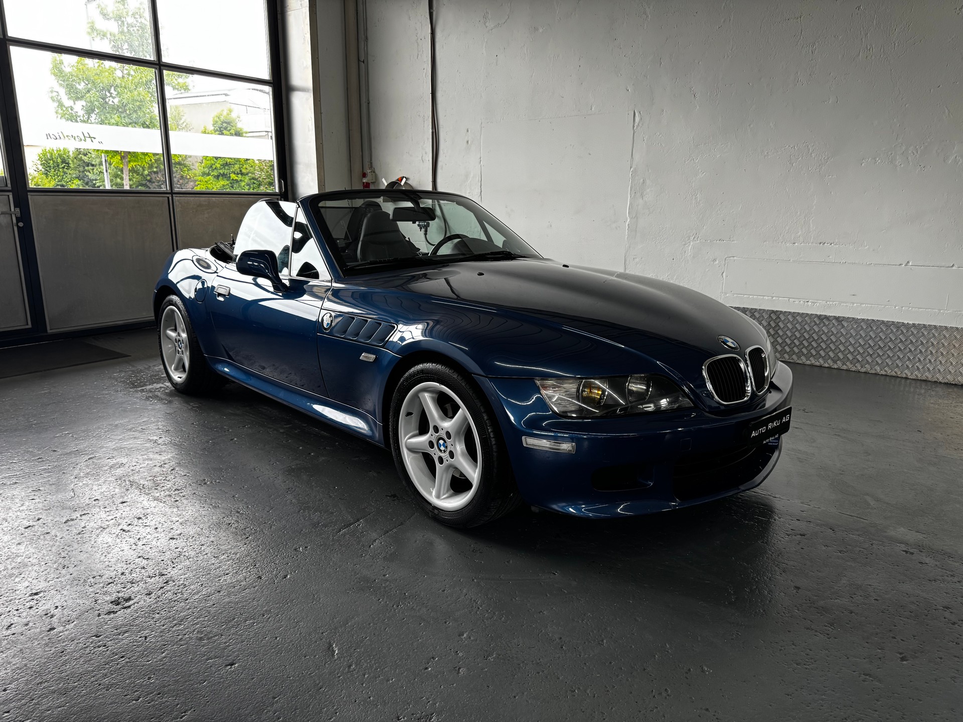 BMW Z3 2.0i Roadster-showroom-element-3