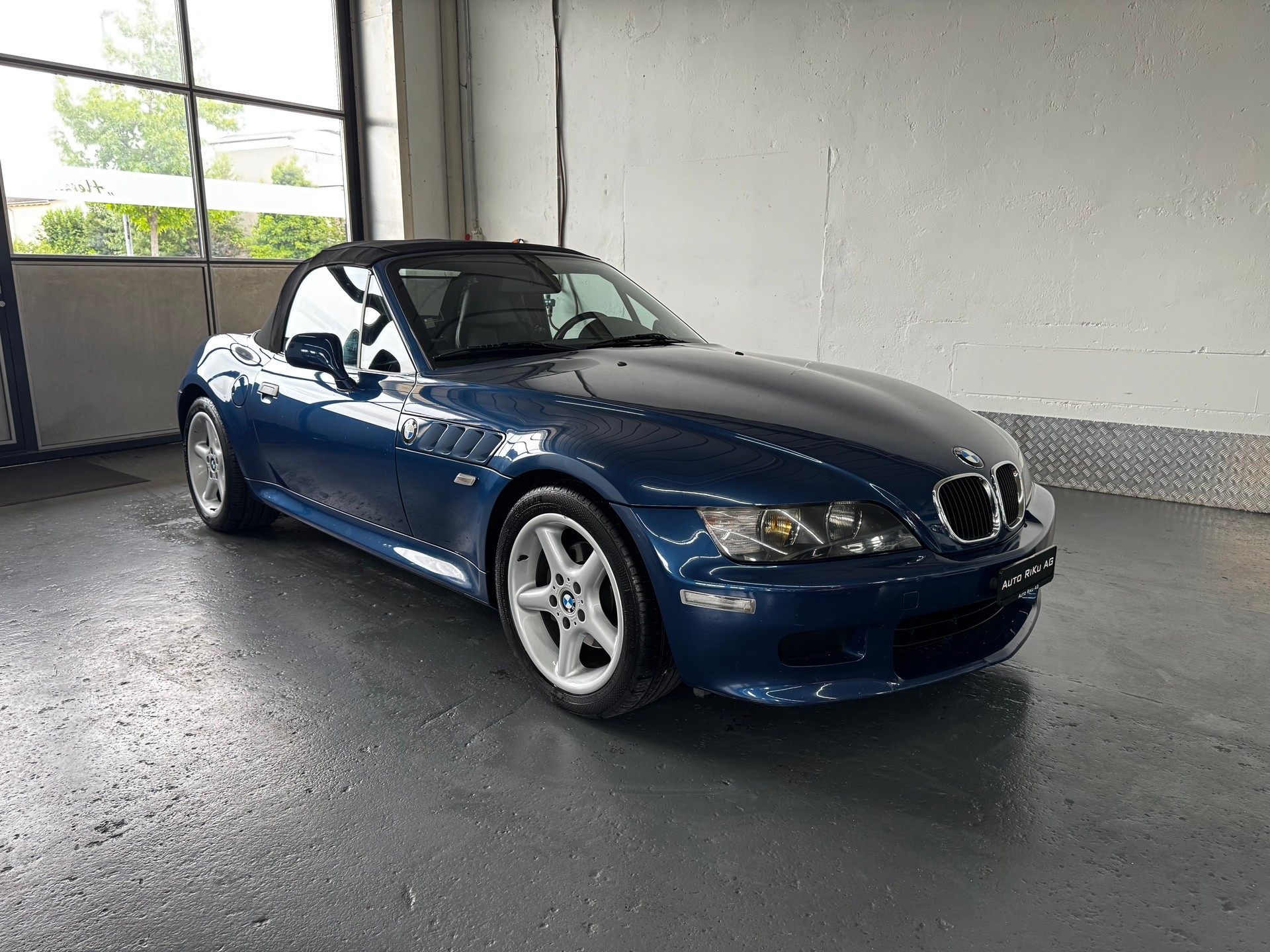 BMW Z3 2.0i Roadster-showroom-element-2