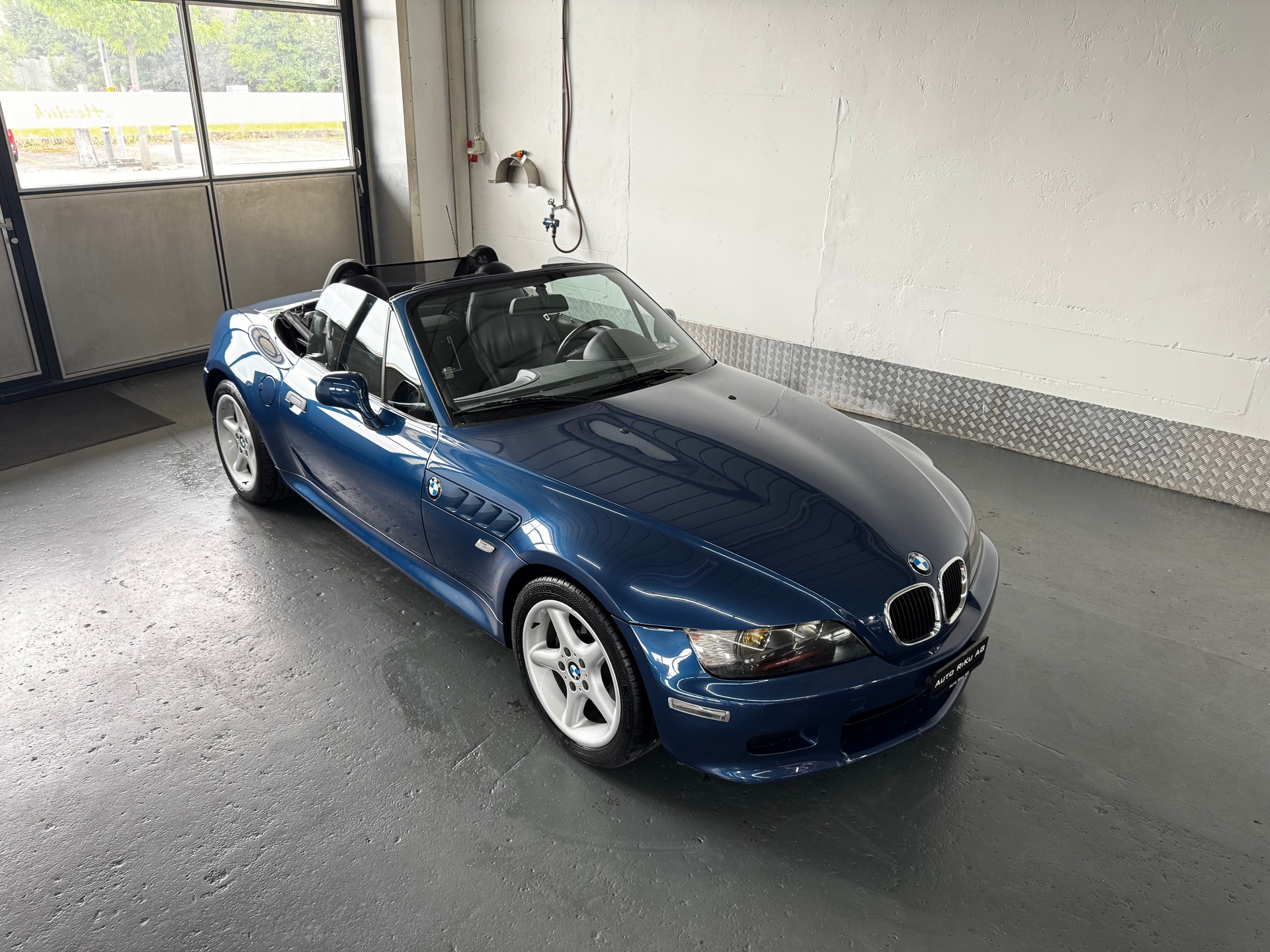 BMW Z3 2.0i Roadster-showroom-element-1