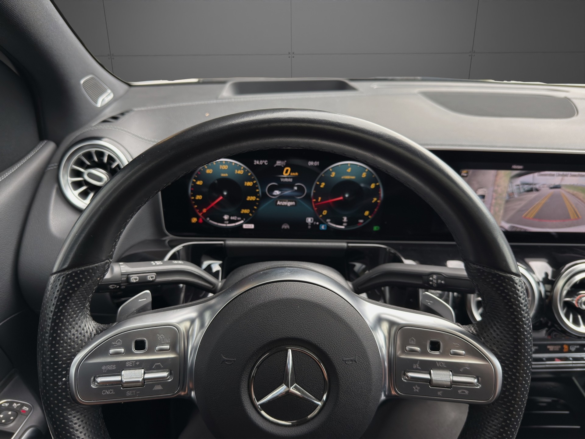 MERCEDES-BENZ B 250 4Matic AMG Line-image-15