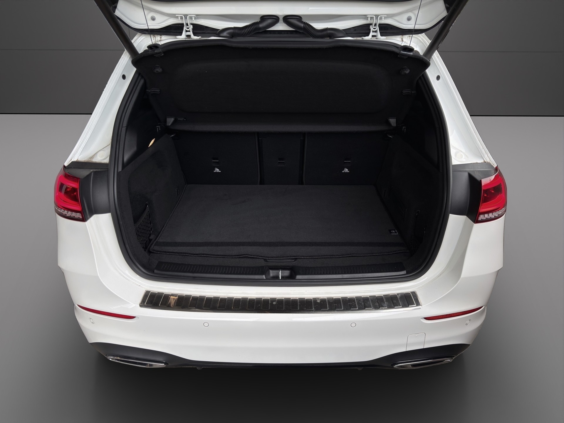MERCEDES-BENZ B 250 4Matic AMG Line-showroom-element-3