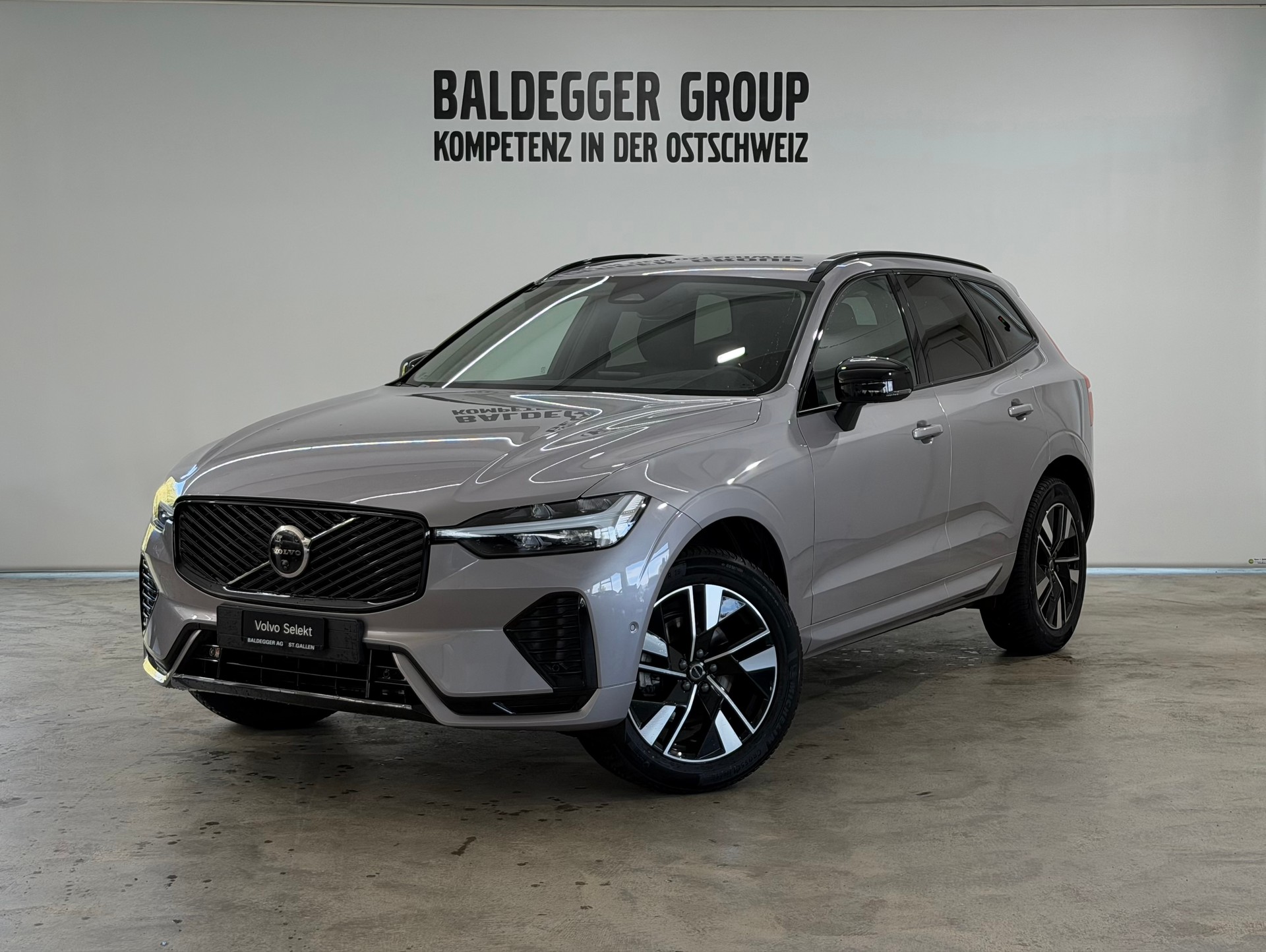 VOLVO XC60 2.0 B5 MH Plus Dark AWD