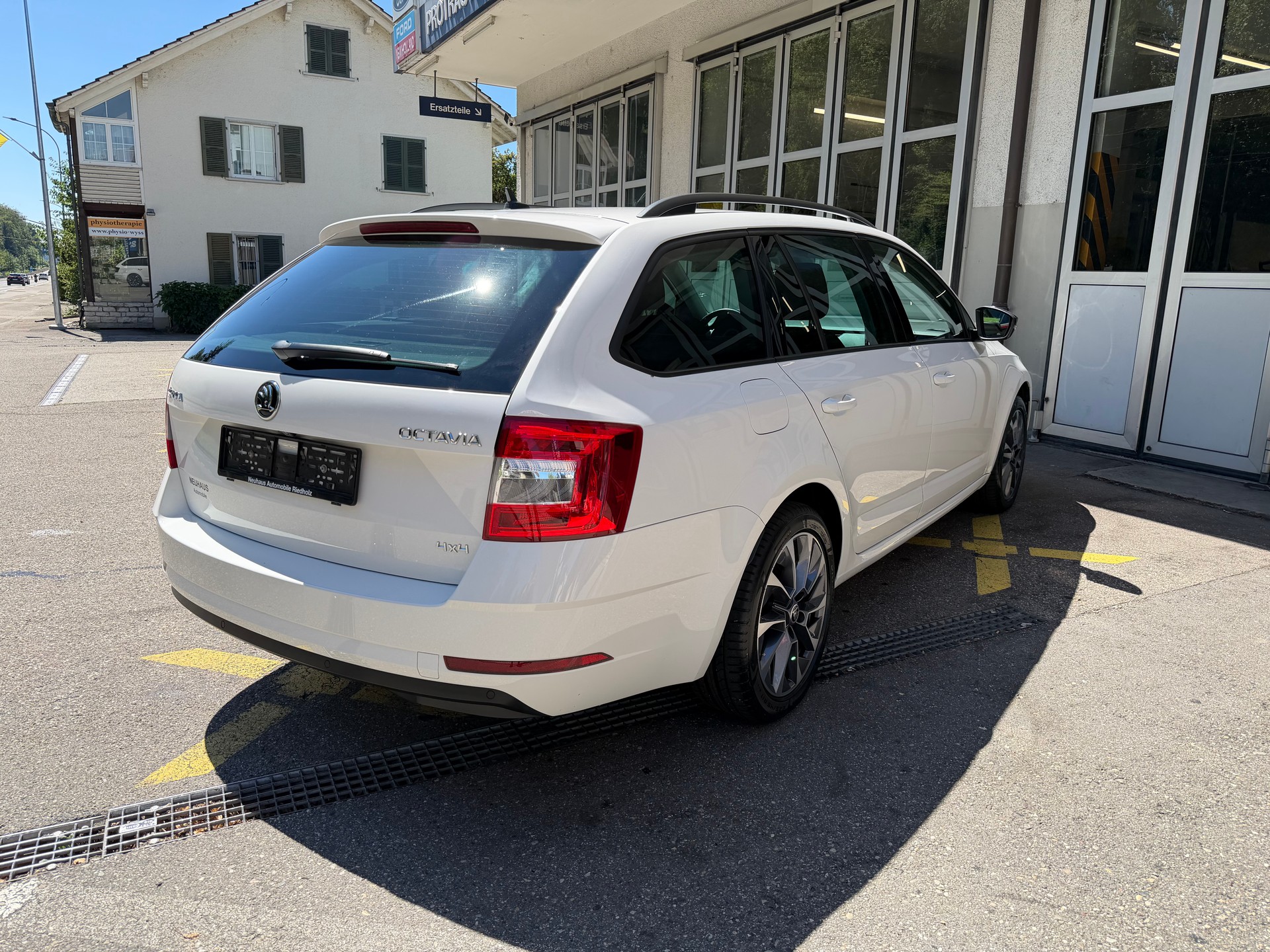 SKODA Octavia Combi 2.0 TDI Ambition 4x4 DSG-image-4