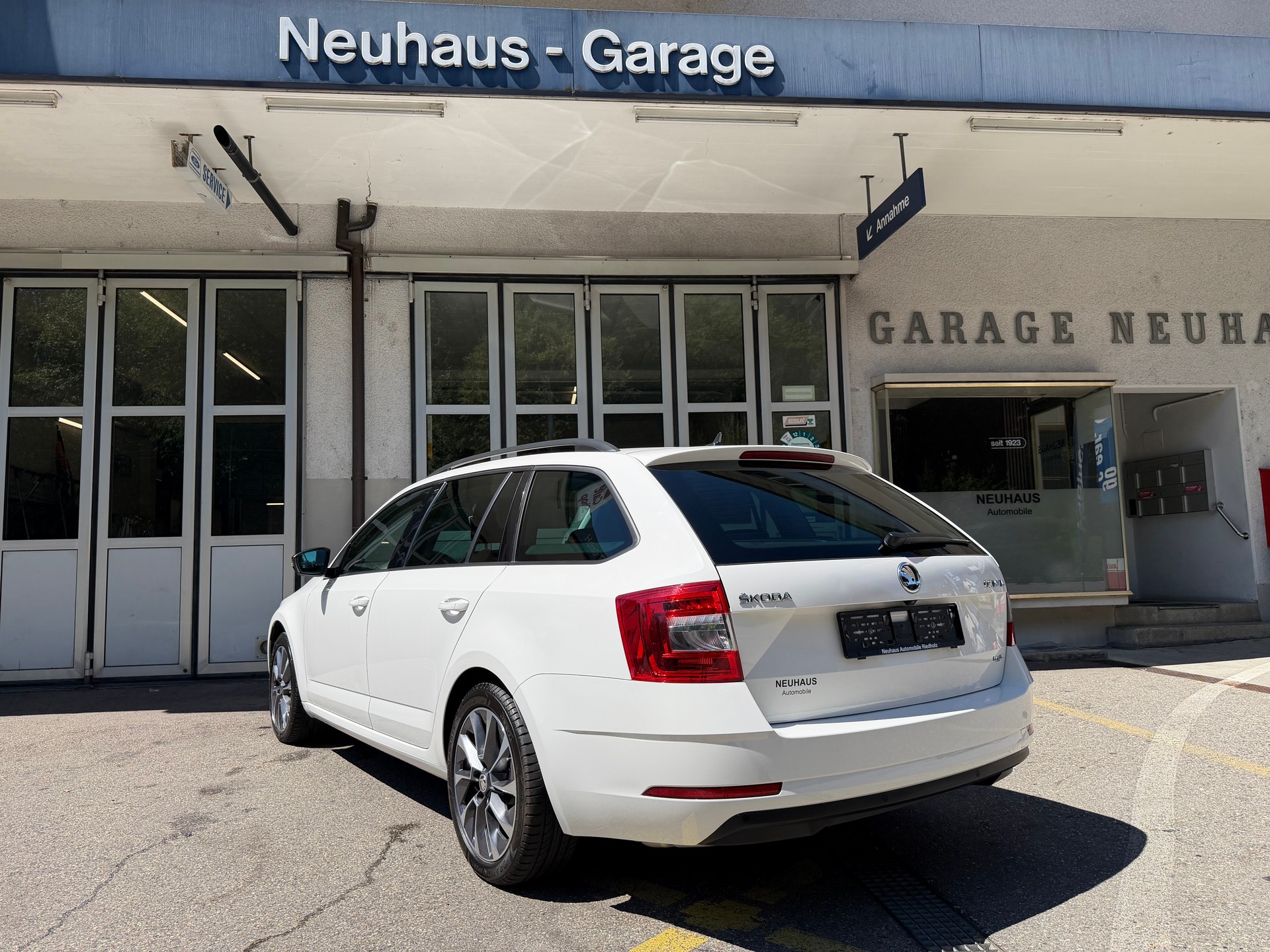 SKODA Octavia Combi 2.0 TDI Ambition 4x4 DSG-showroom-element-3
