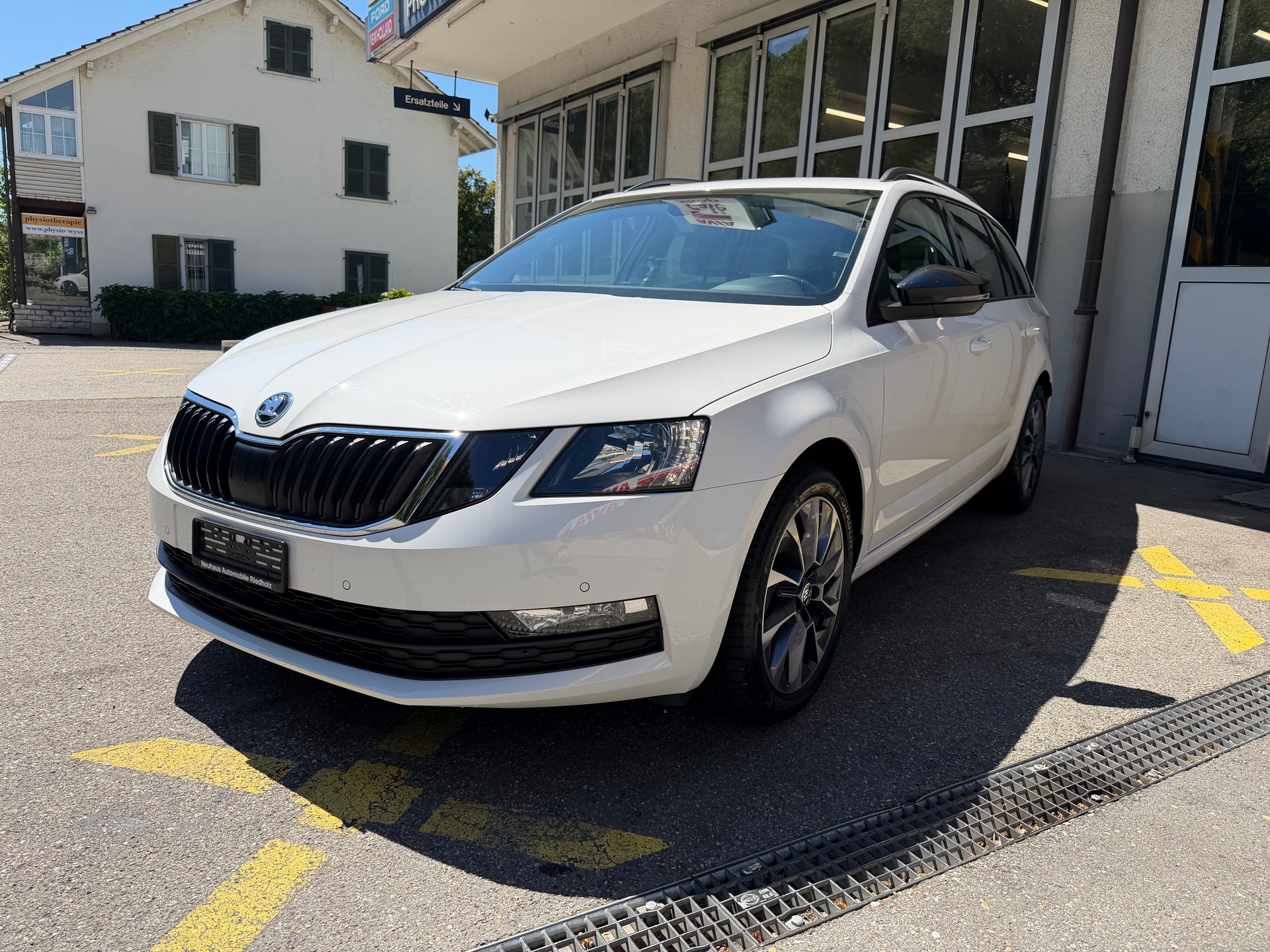 SKODA Octavia Combi 2.0 TDI Ambition 4x4 DSG-showroom-element-1