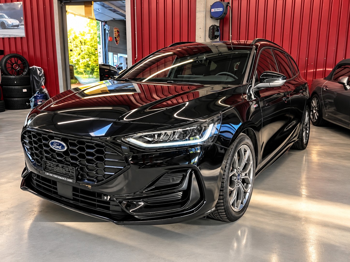 FORD Focus 1.0 MHEV ST-Line X Automat