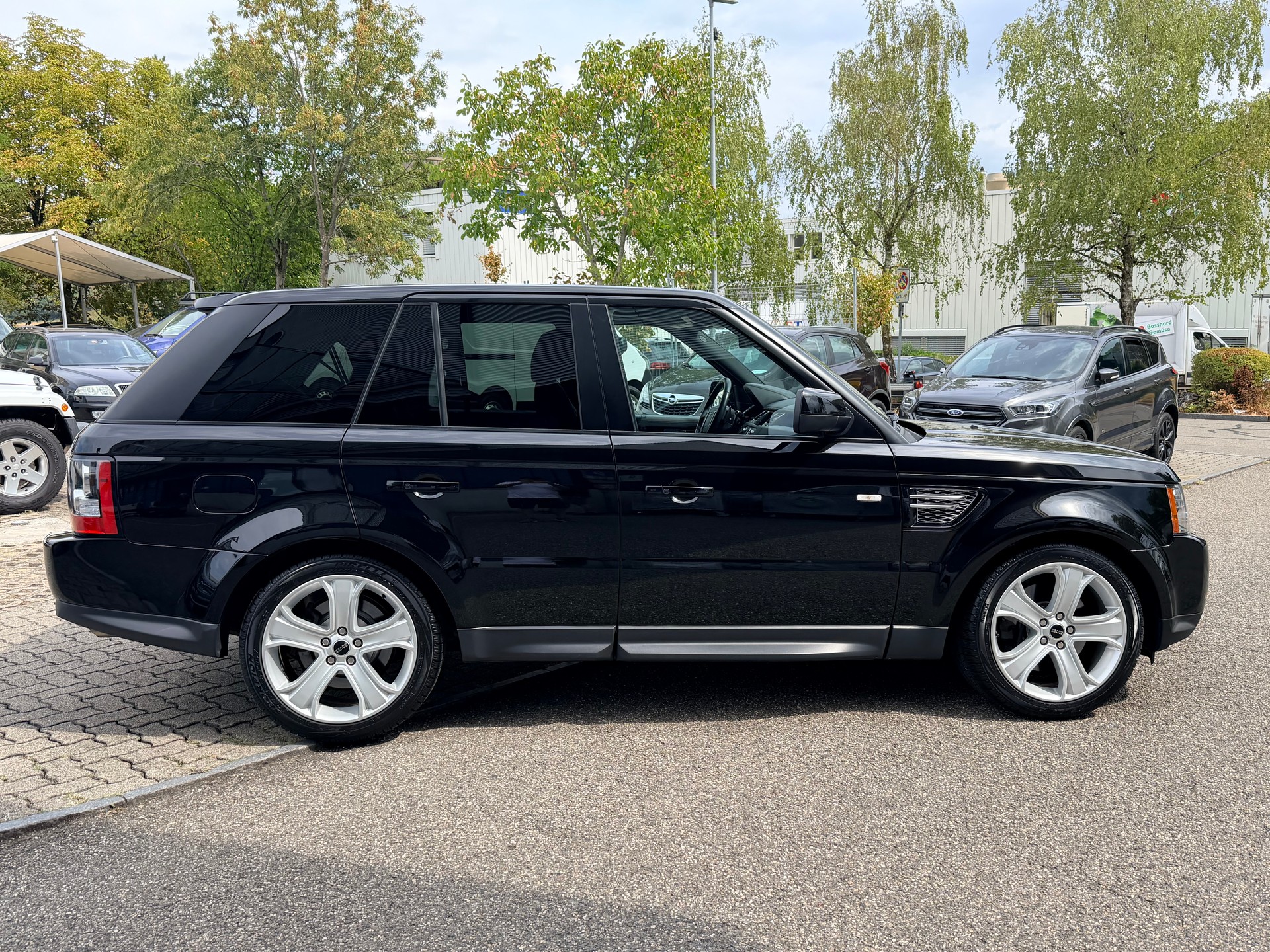 LAND ROVER Range Rover Sport 3.0 TDV6 HSE Automatic-showroom-element-1