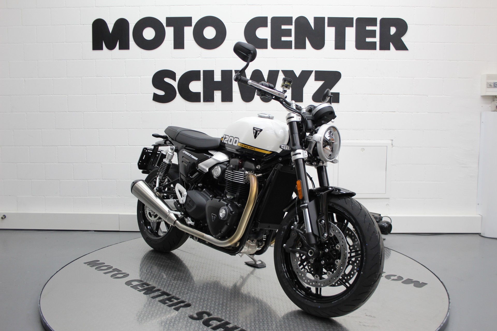 TRIUMPH Speed Twin 1200-image-1