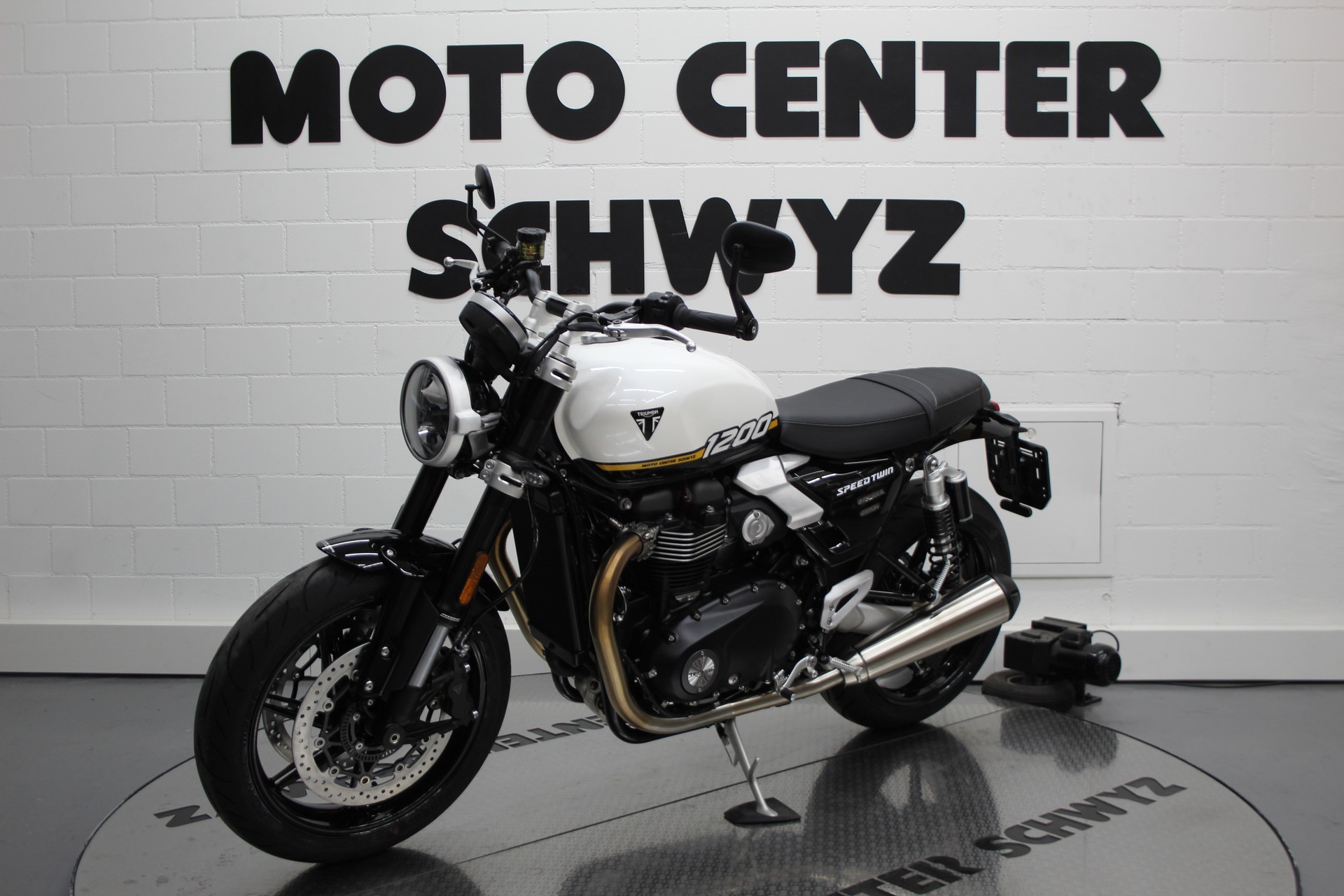 TRIUMPH Speed Twin 1200-image-3