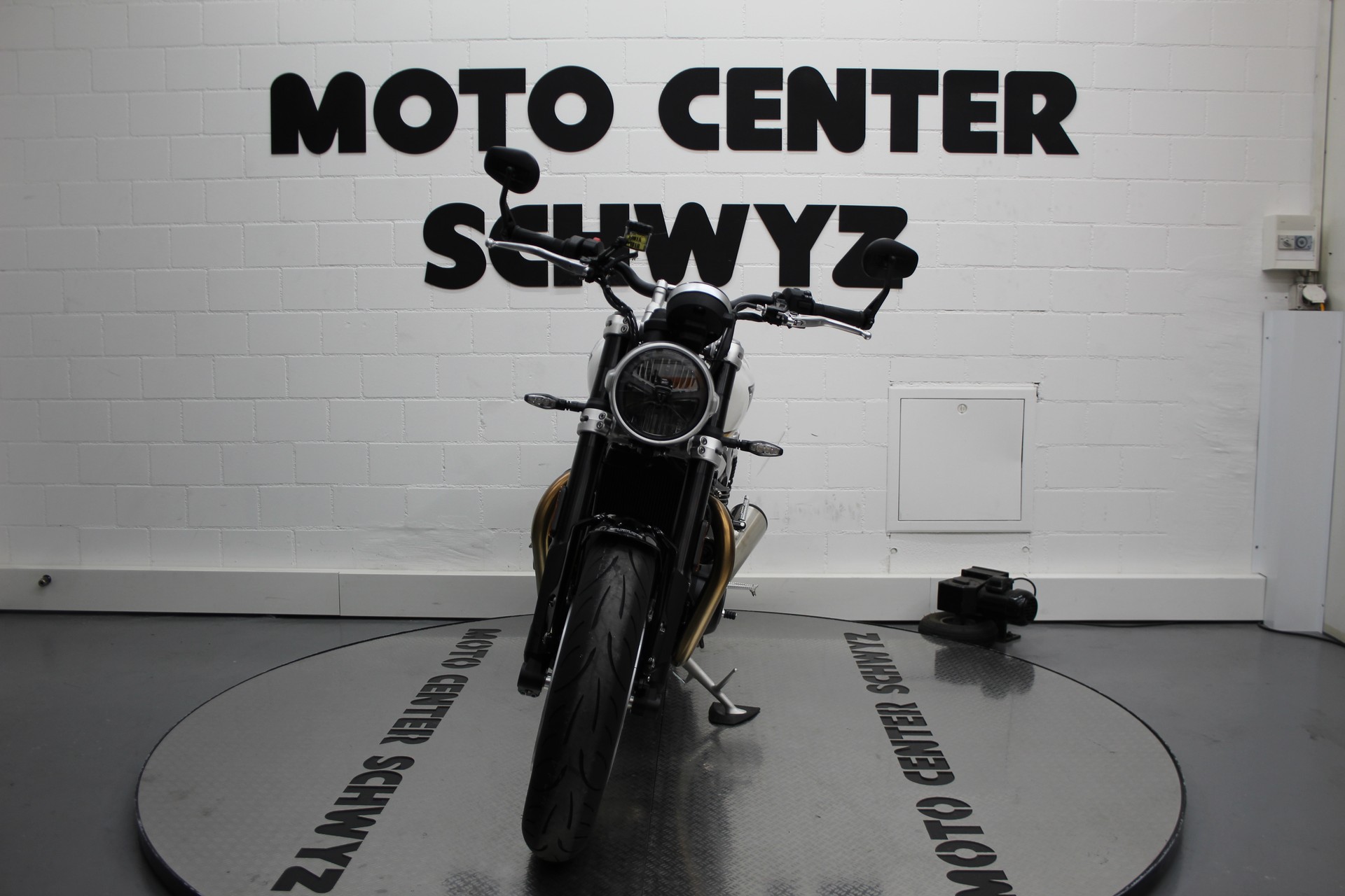 TRIUMPH Speed Twin 1200-image-2