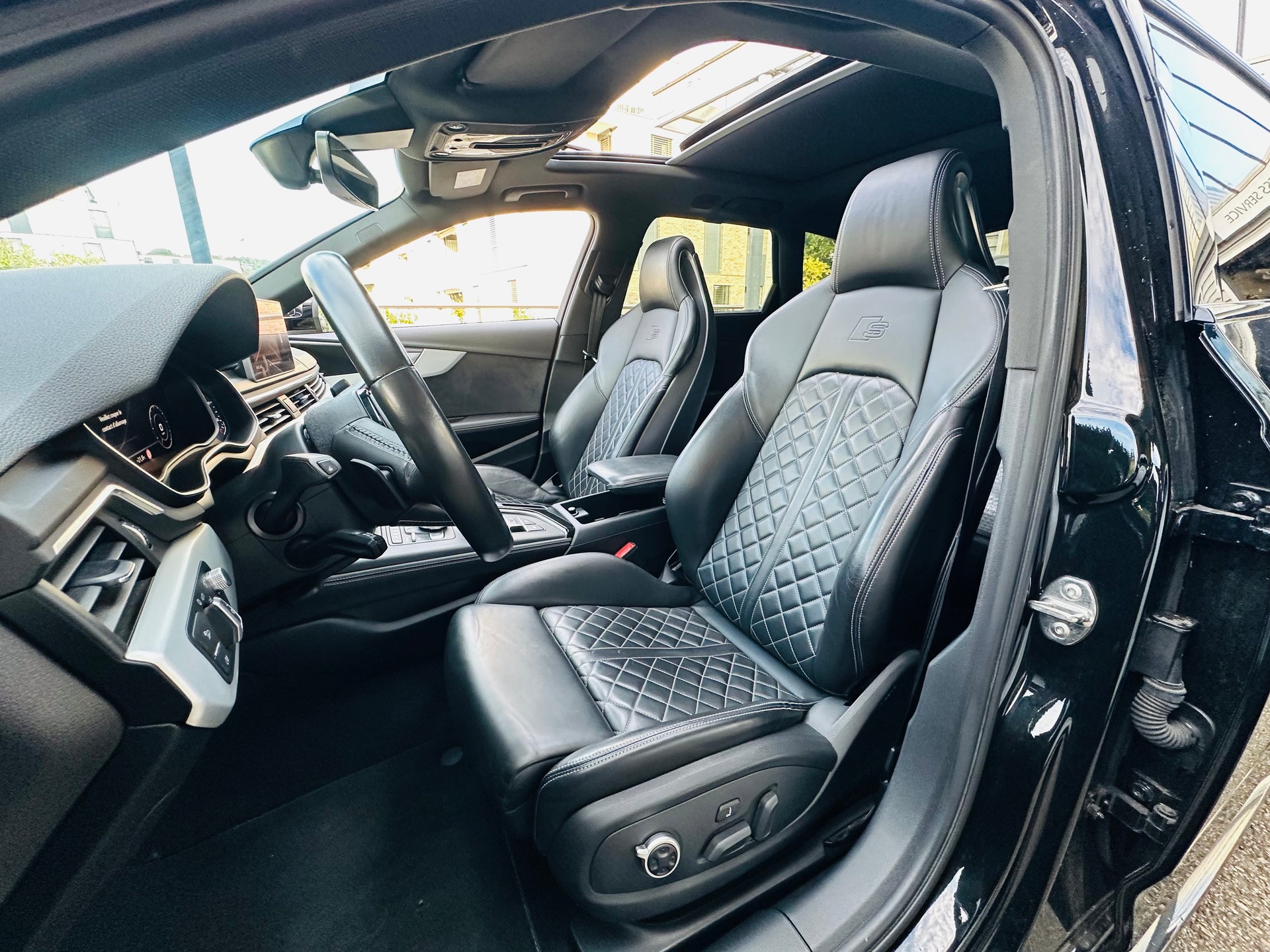 AUDI S4 Avant 3.0 TFSI quattro tiptronic-image-11