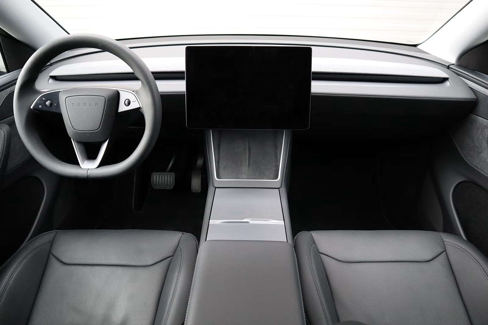 TESLA Model Y Long Range AWD Stealth Grey-image-10