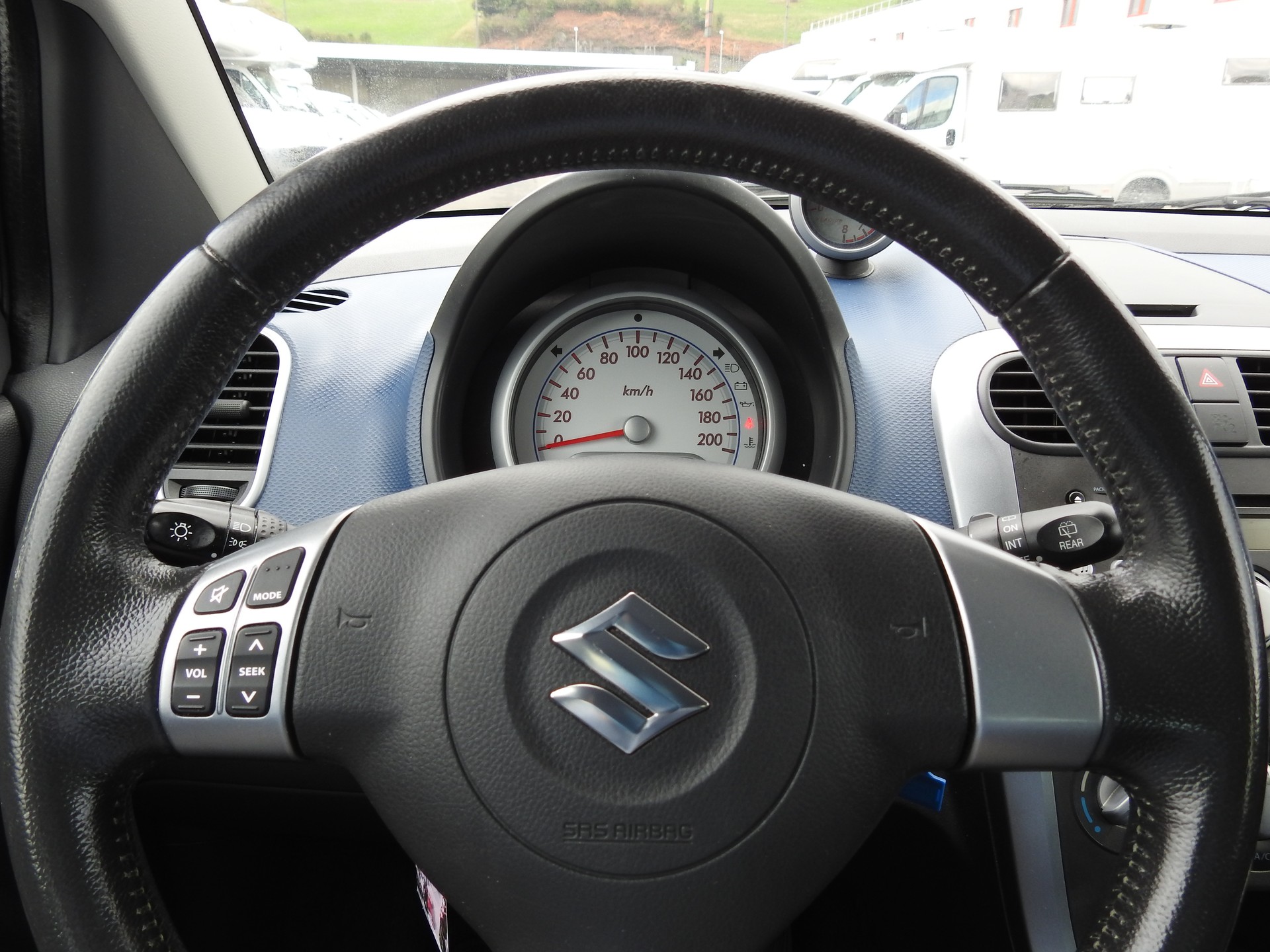 SUZUKI Splash 1.2i 16V GL Automatic-image-23