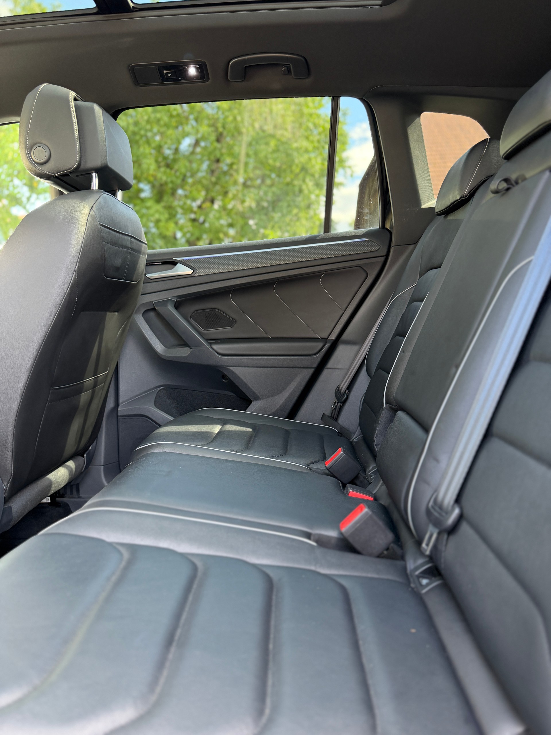 VW Tiguan 2.0 TDI SCR R-Line 4Motion DSG-image-14