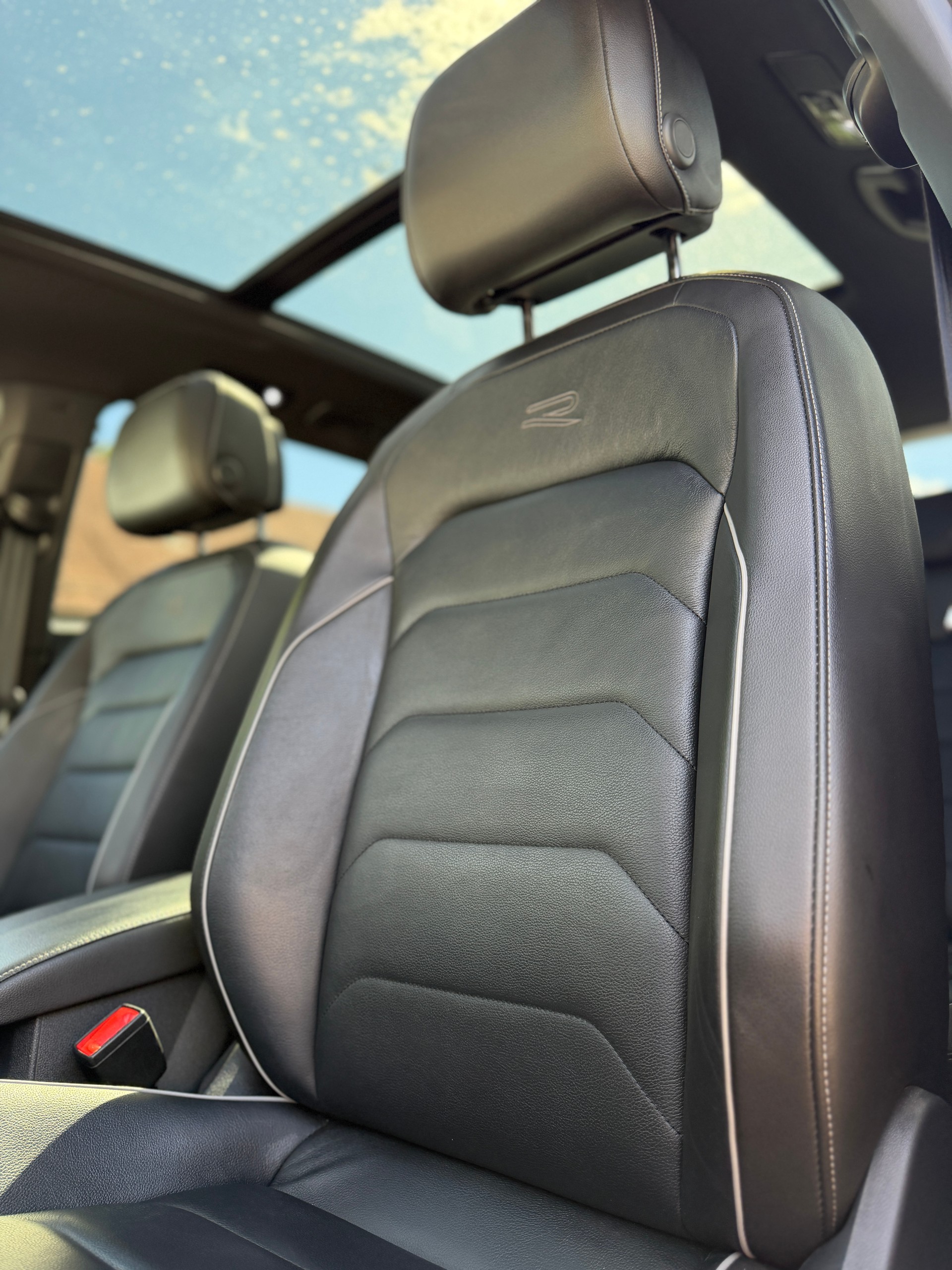 VW Tiguan 2.0 TDI SCR R-Line 4Motion DSG-image-16