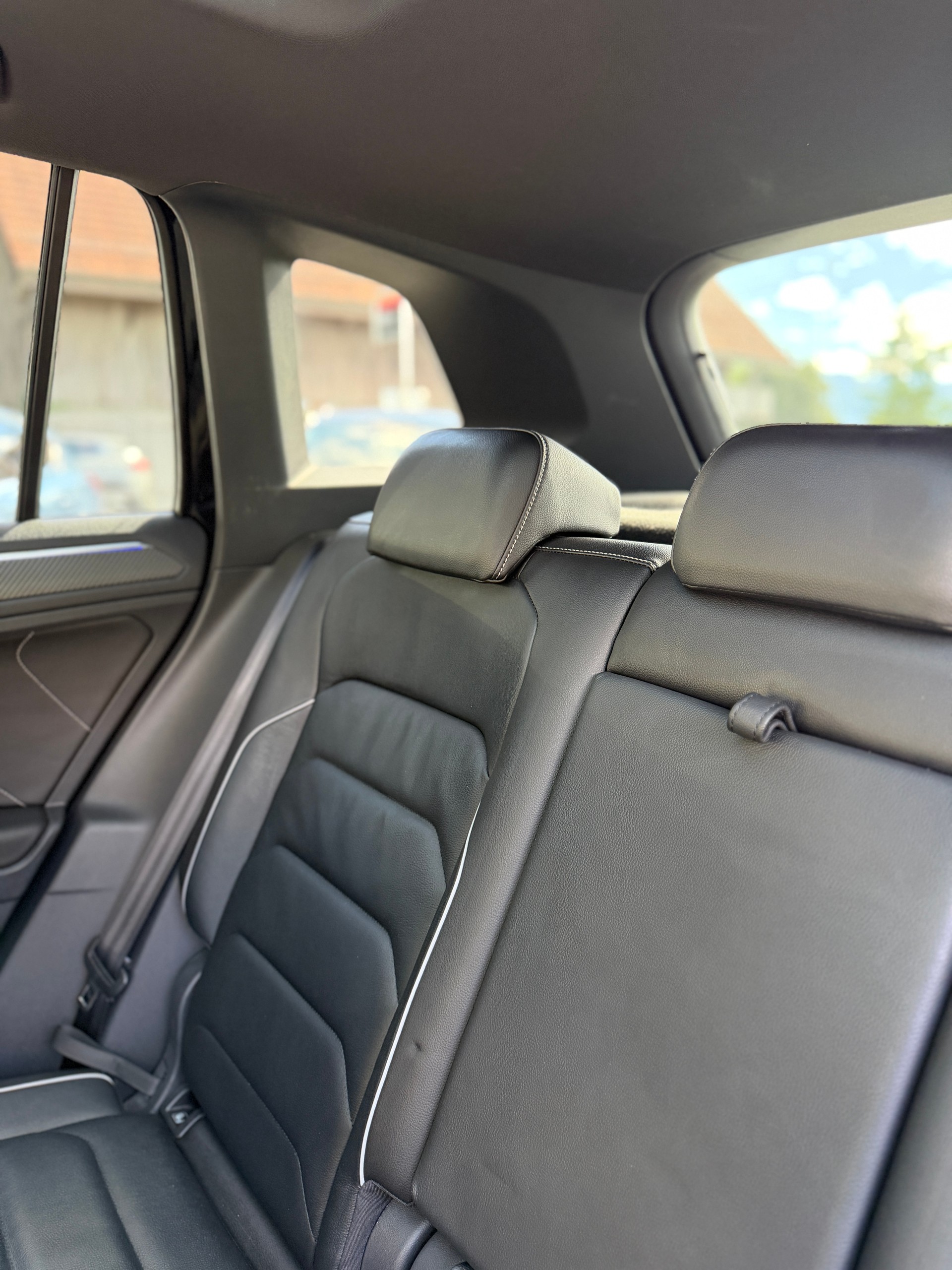 VW Tiguan 2.0 TDI SCR R-Line 4Motion DSG-image-9