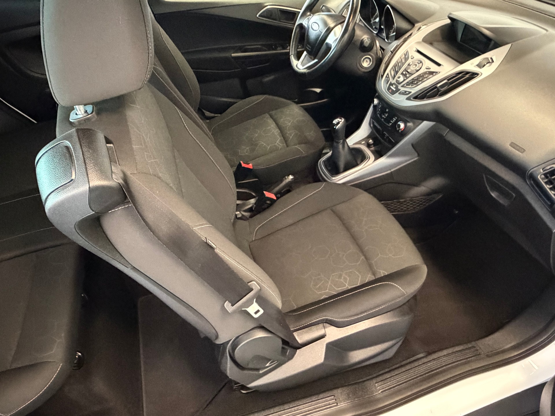 FORD B-Max 1.0 SCTi Sync Edition-image-11