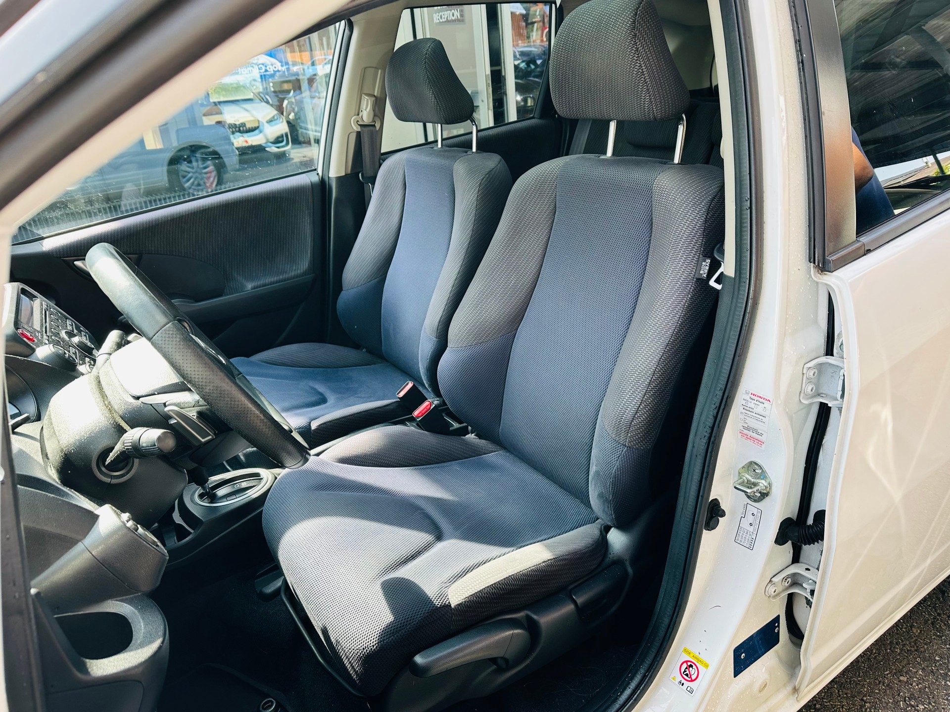 HONDA Jazz 1.4i ELEGENCE CVT-image-8