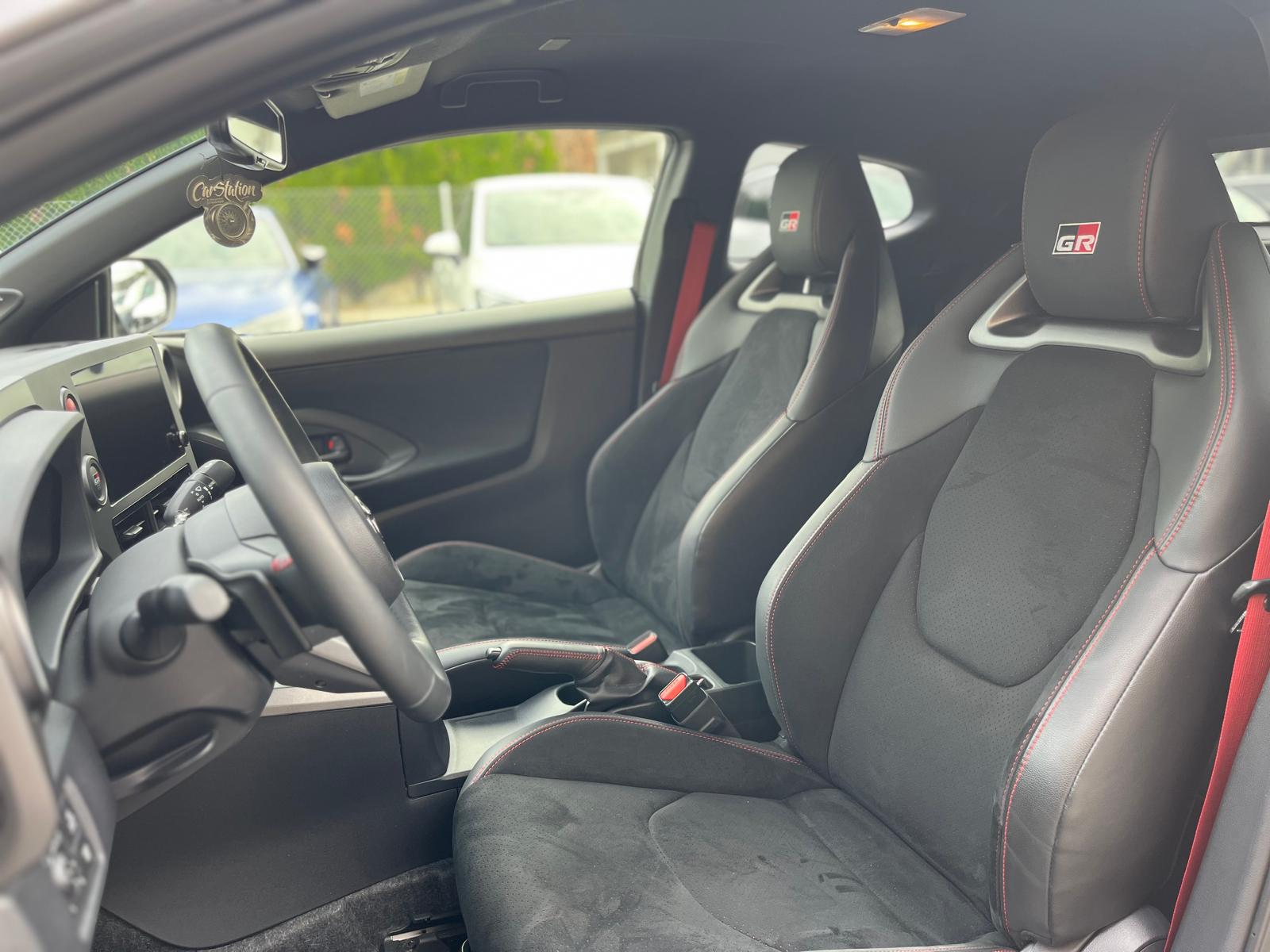 TOYOTA Yaris 1.6 GR Sport A-image-11