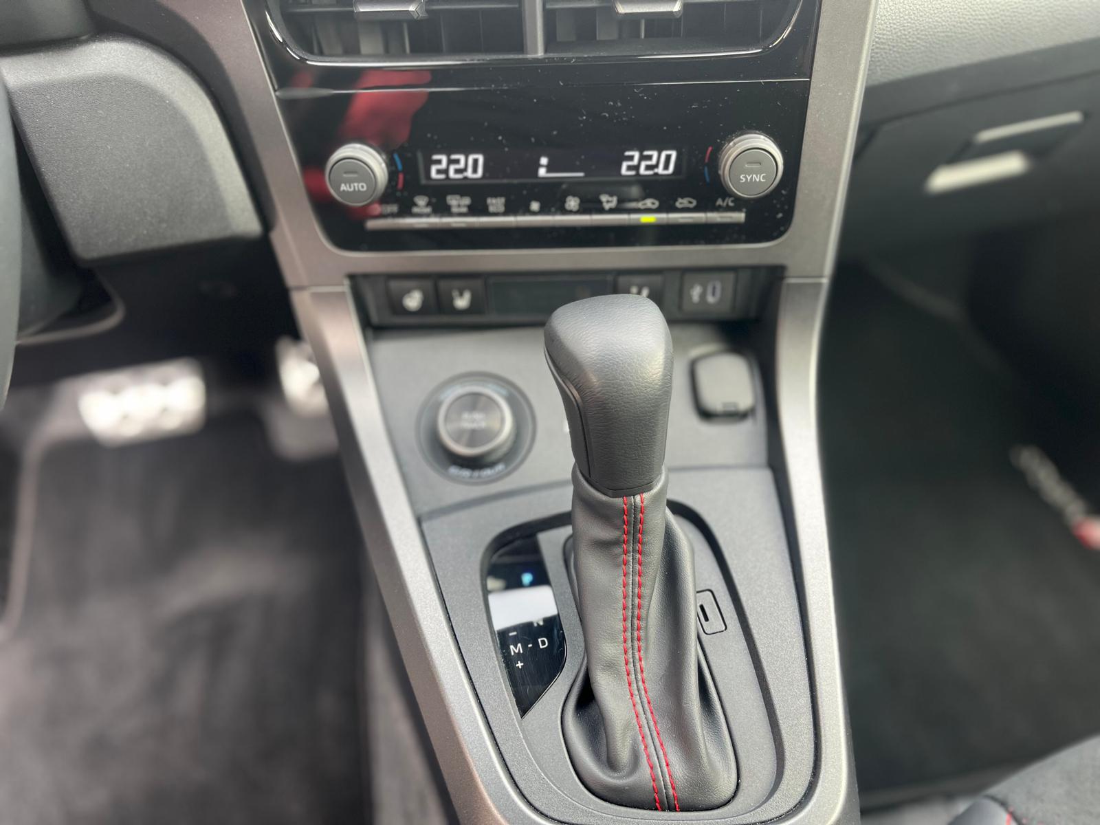 TOYOTA Yaris 1.6 GR Sport A-image-17