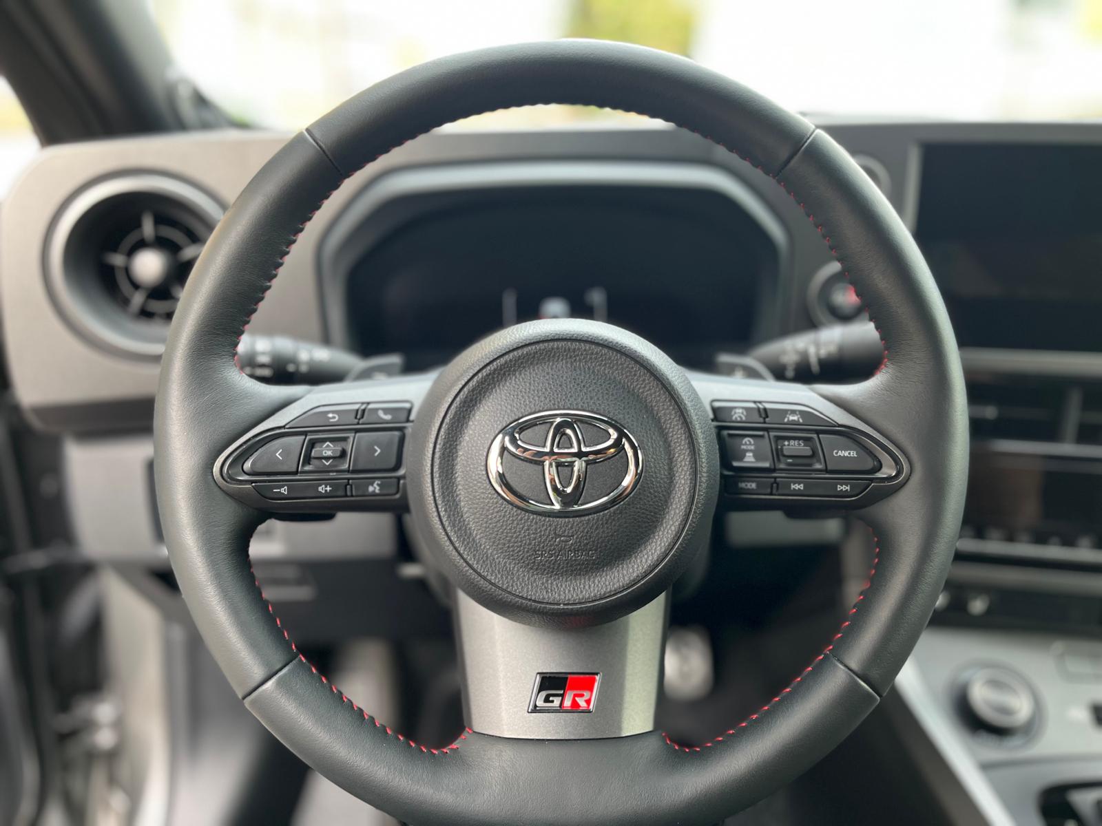 TOYOTA Yaris 1.6 GR Sport A-image-13