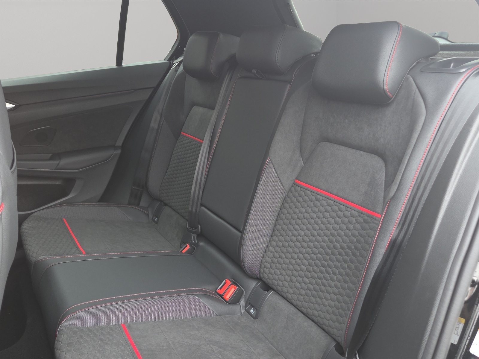VW Golf 2.0 TSI GTI Clubsport DSG-image-8