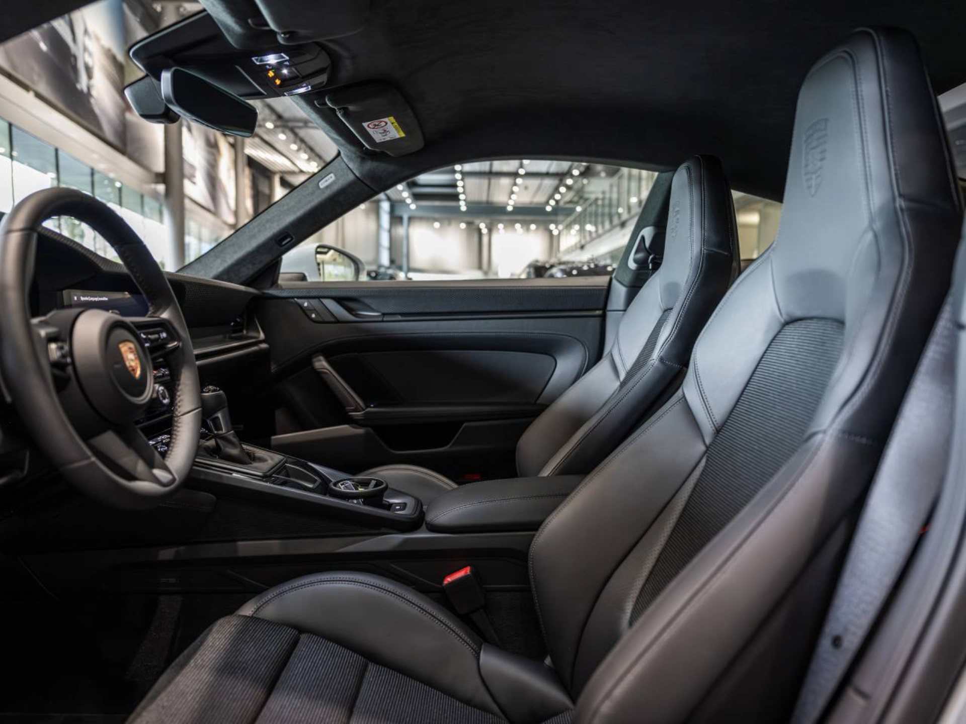 PORSCHE 911 GT3 mit Touring-Paket-showroom-element-3