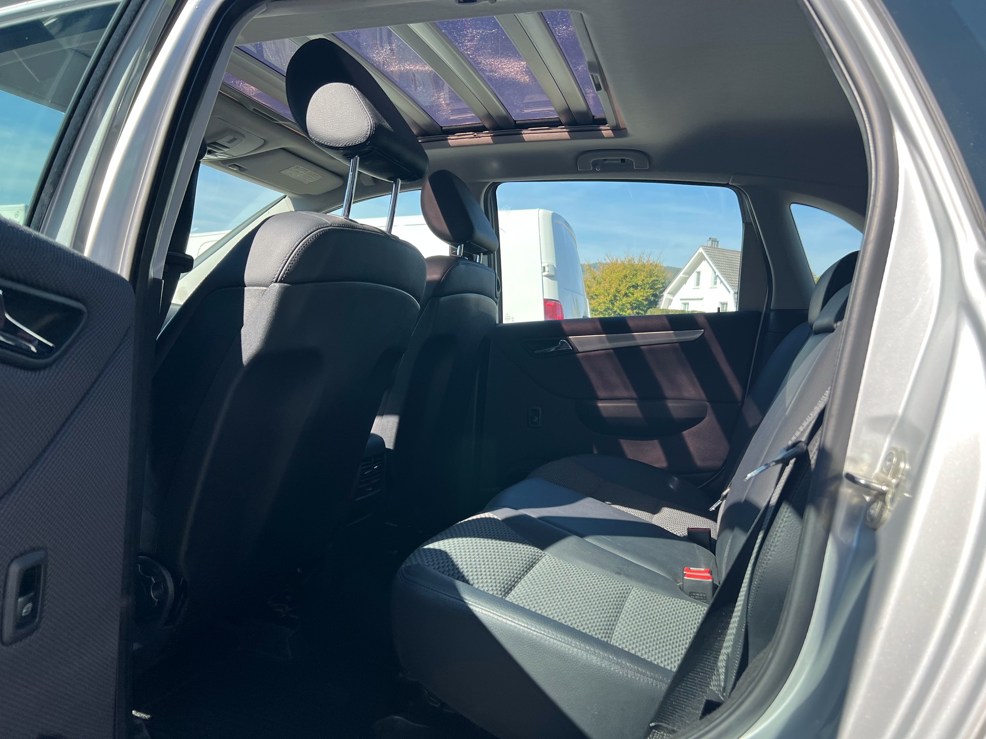 MERCEDES-BENZ B 200 CDI Autotronic-image-9