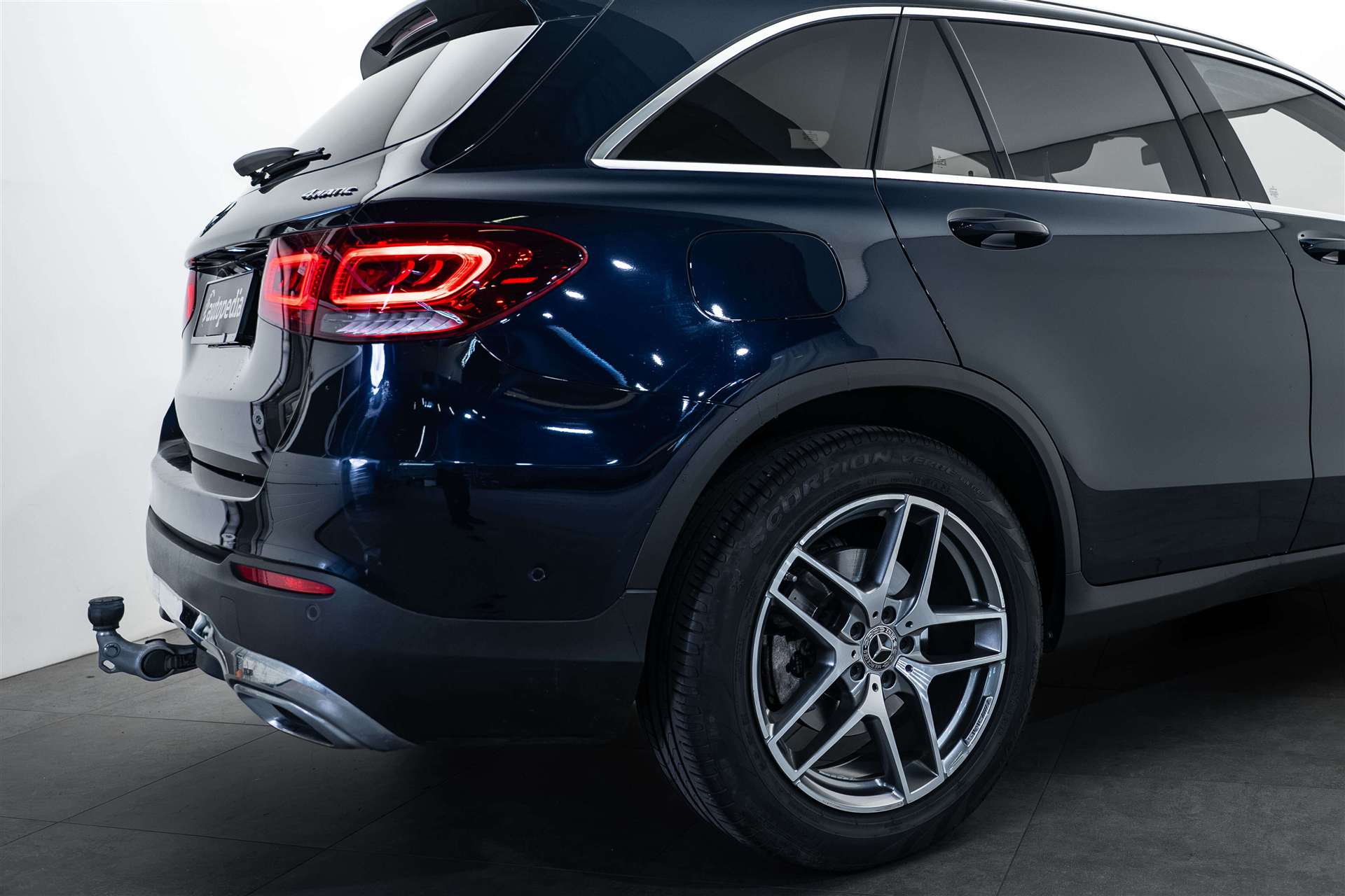 MERCEDES-BENZ GLC 300 4Matic 9G-Tronic Advantage-showroom-element-3