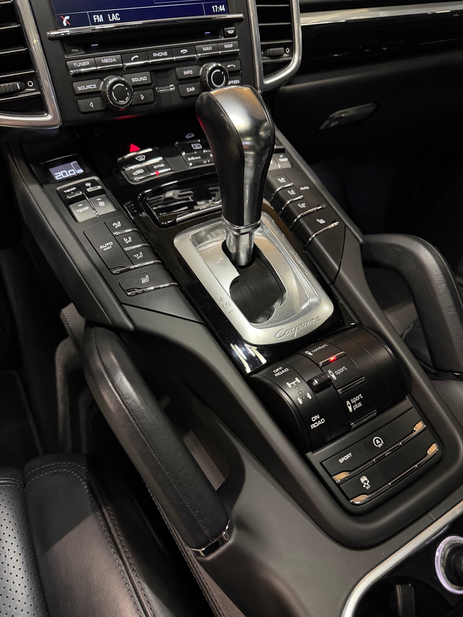 PORSCHE Cayenne S Diesel *V8*-image-11