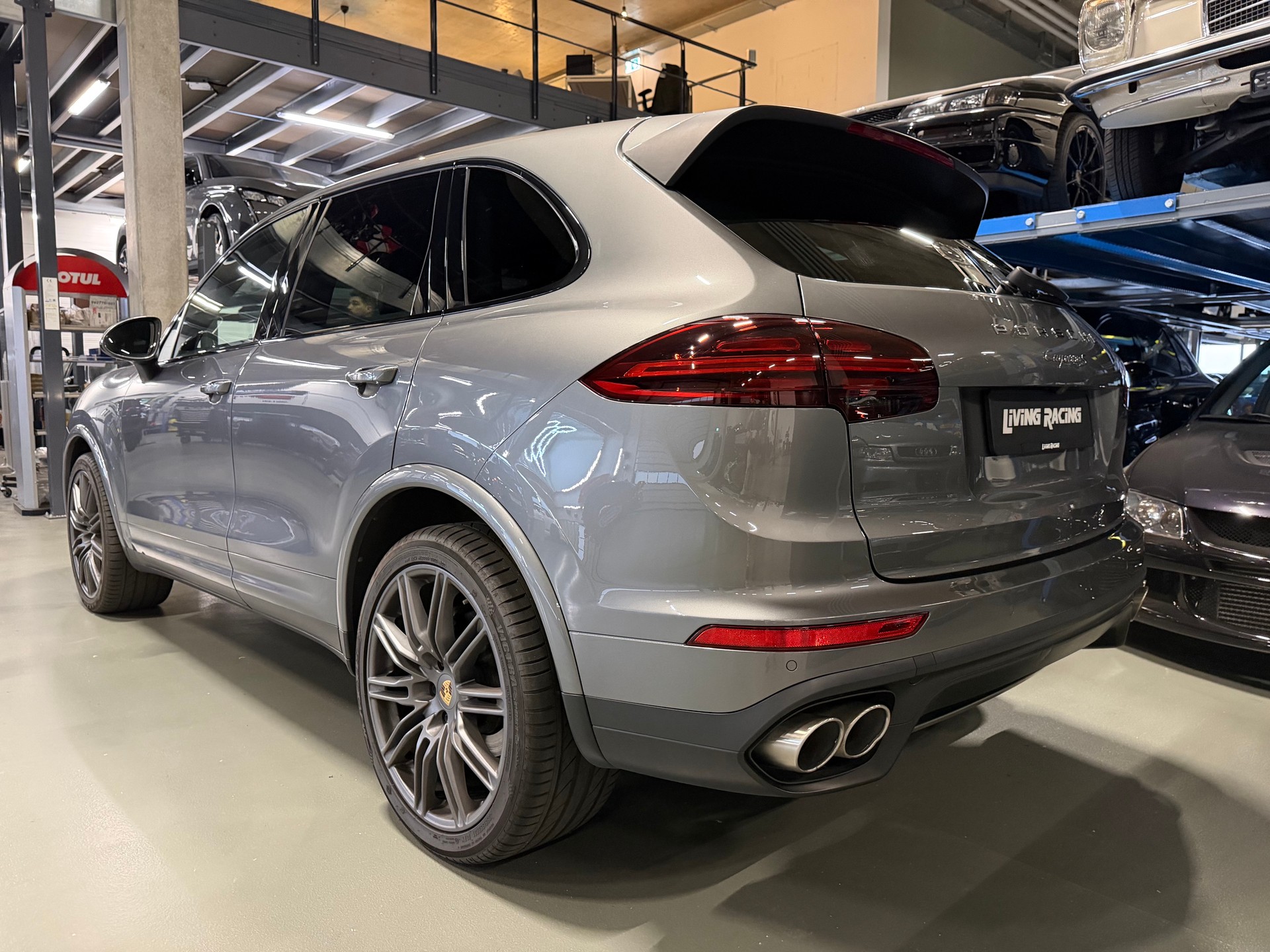 PORSCHE Cayenne S Diesel *V8*-showroom-element-2