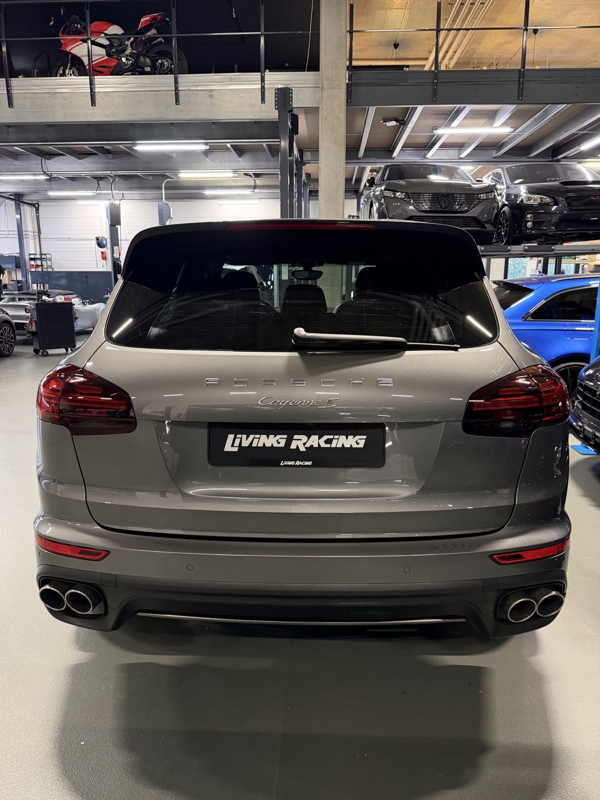 PORSCHE Cayenne S Diesel *V8*-showroom-element-3