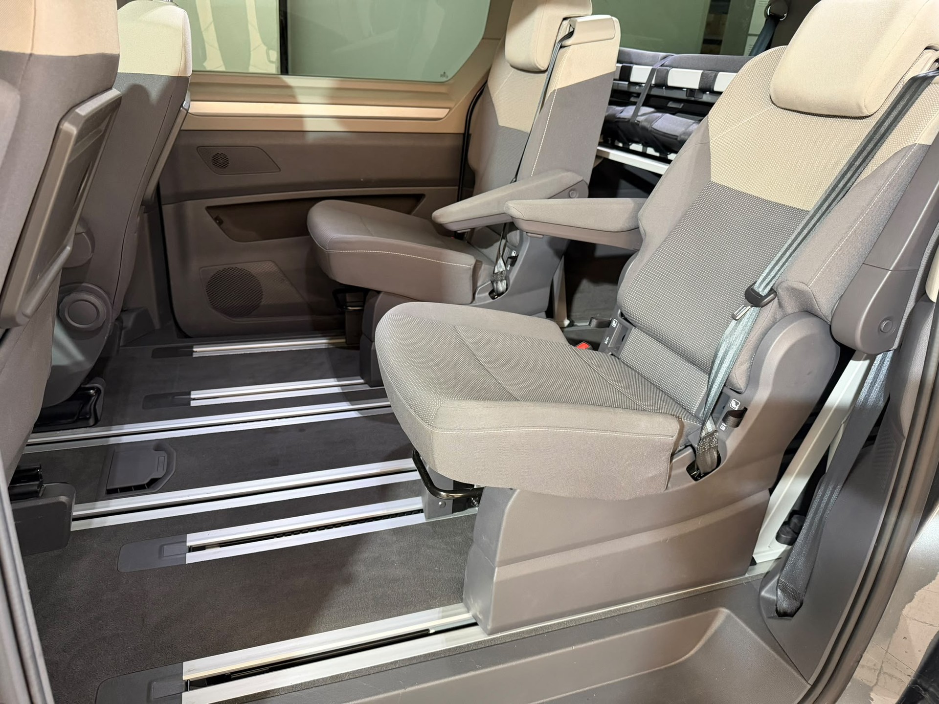 VW Multivan 2.0 TDI Life DSG Lang-image-8