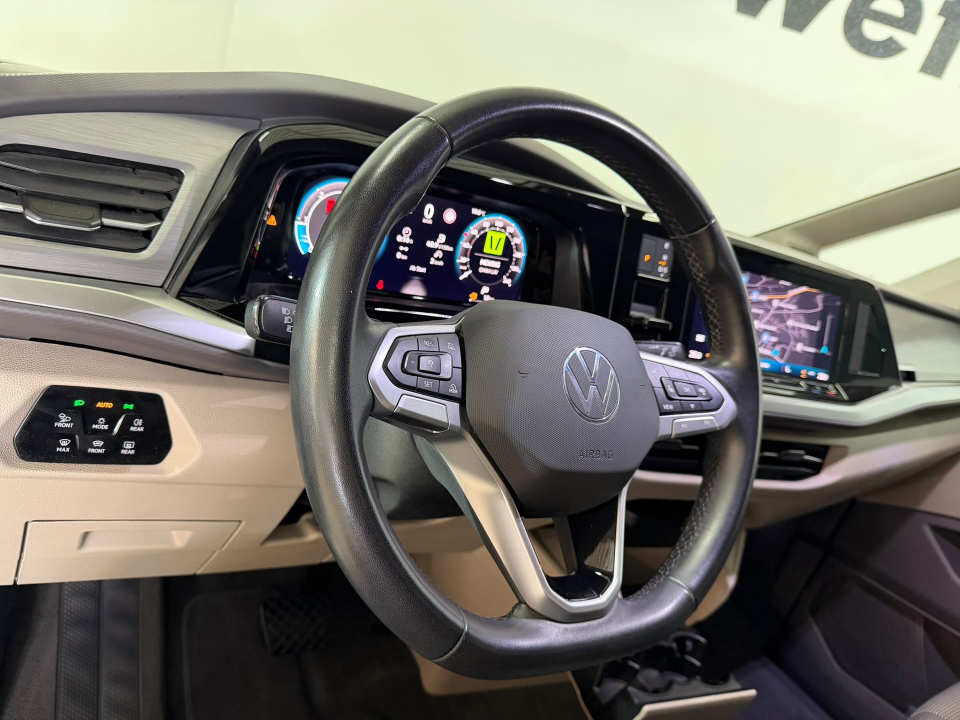 VW Multivan 2.0 TDI Life DSG Lang-image-7