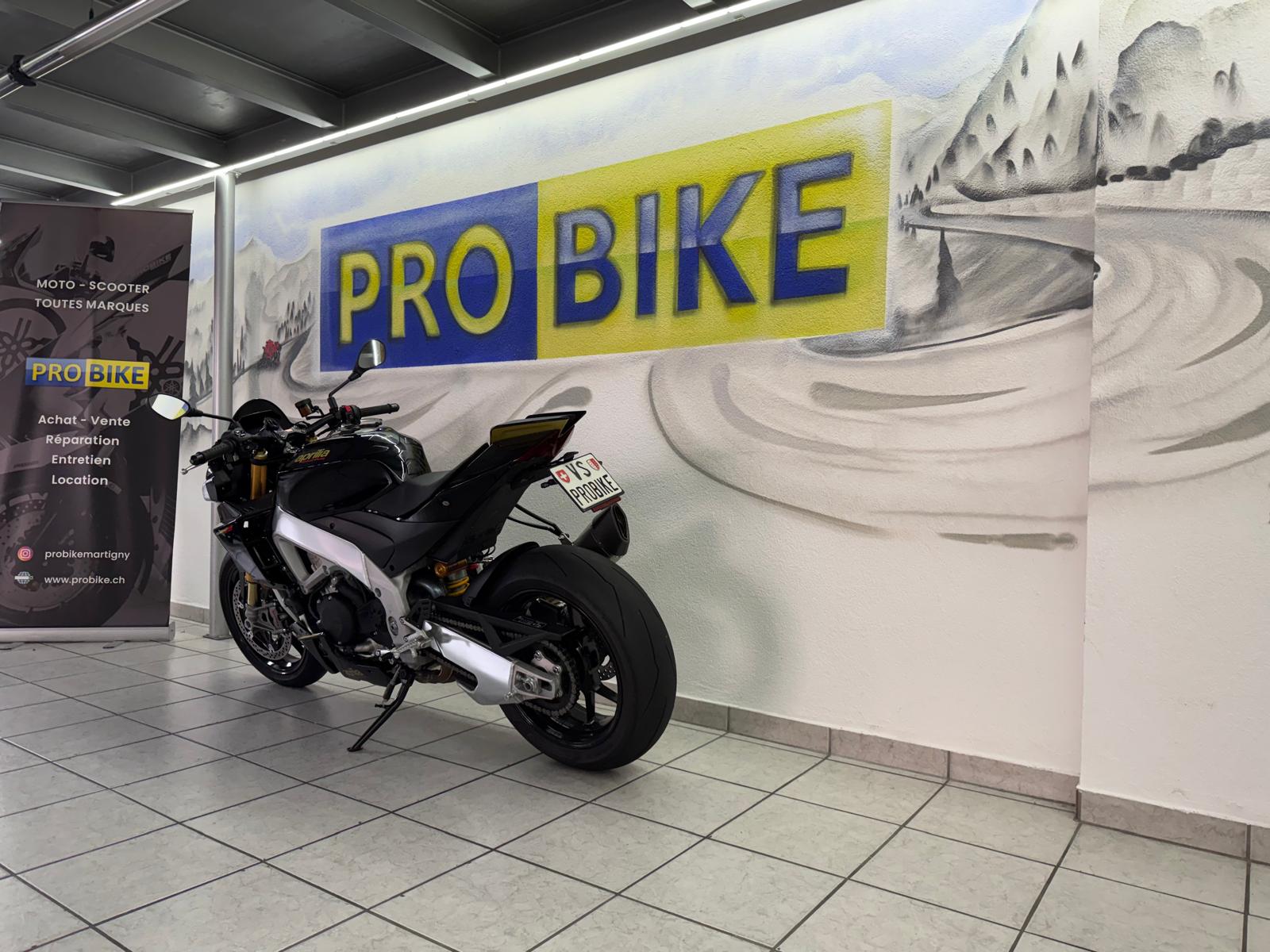 APRILIA Tuono V4 1100 Factory-showroom-element-3