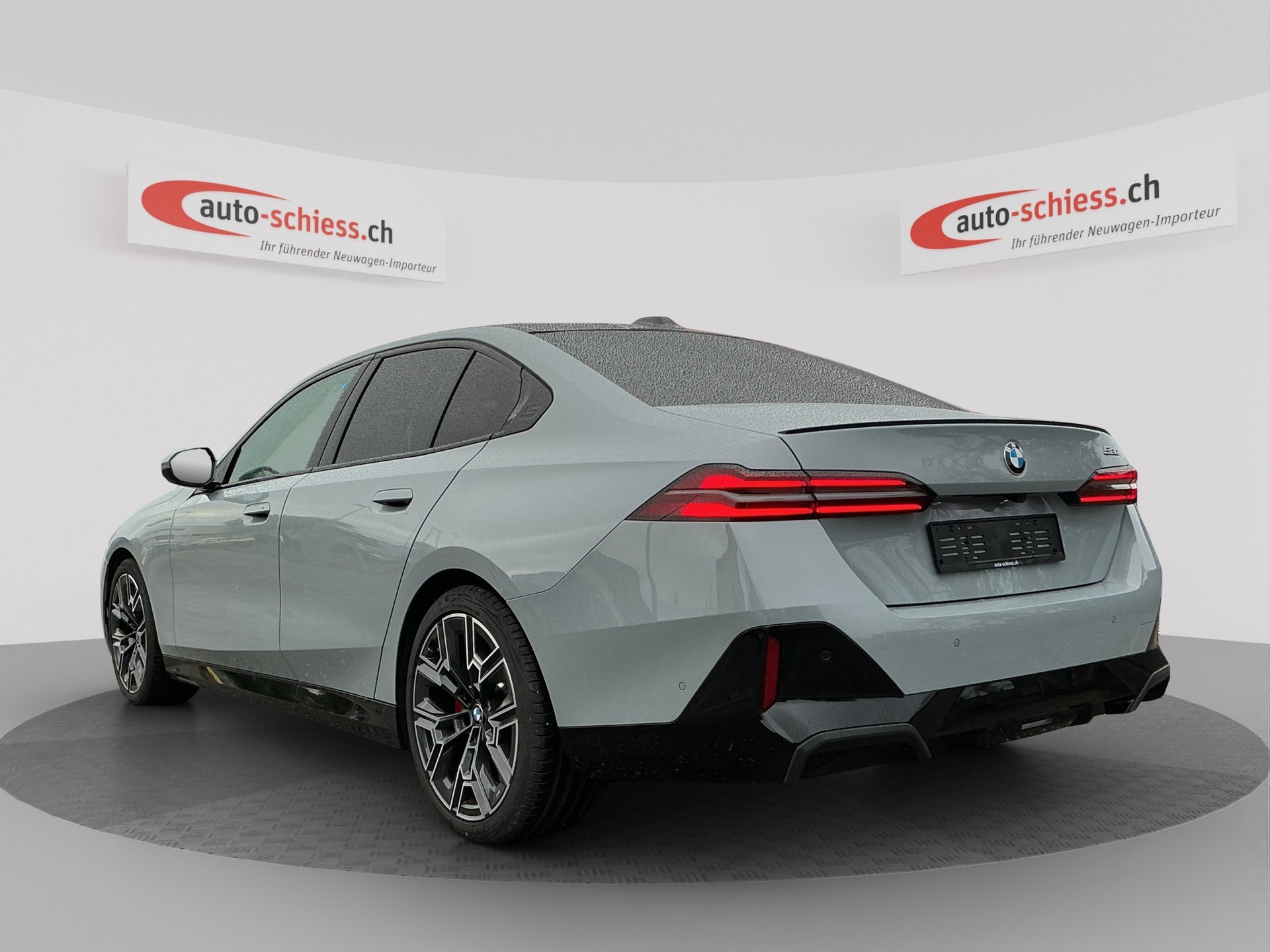 BMW 520i 48V M Sport Pro Shadow Line Steptronic-showroom-element-2