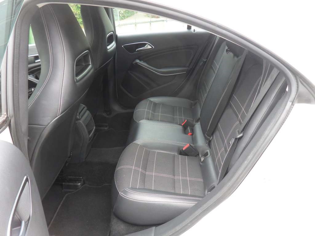 MERCEDES-BENZ CLA 180 AMG Line-image-2