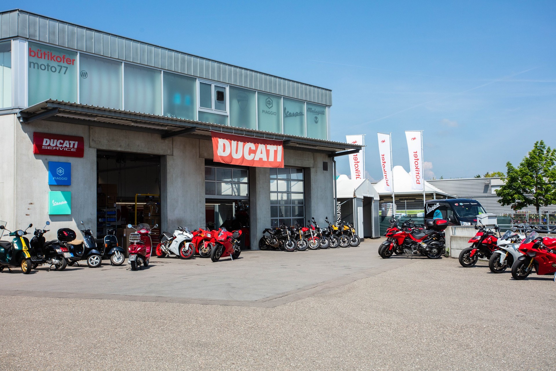 DUCATI STREETFIGHTER V4 ABS-business-9