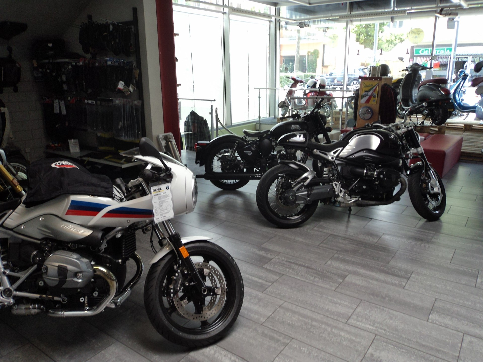 ROYAL ENFIELD CLASSIC 350 E5-business-10